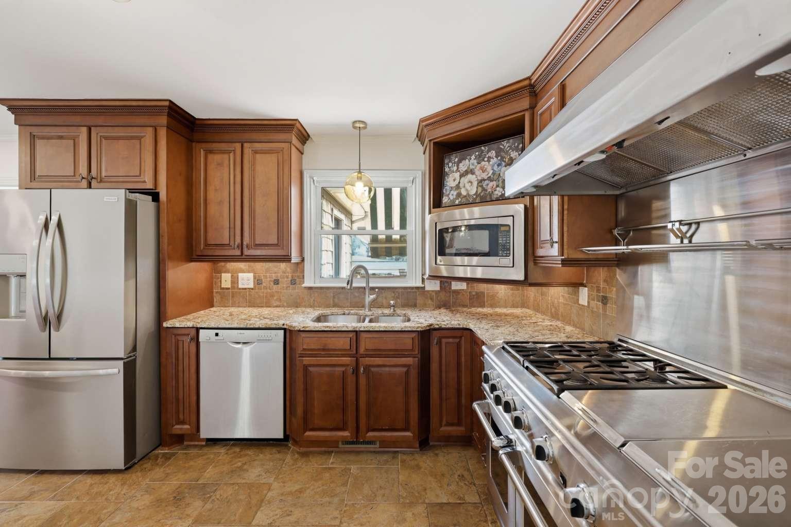 3811 Pinecrest Drive Property Photo 8