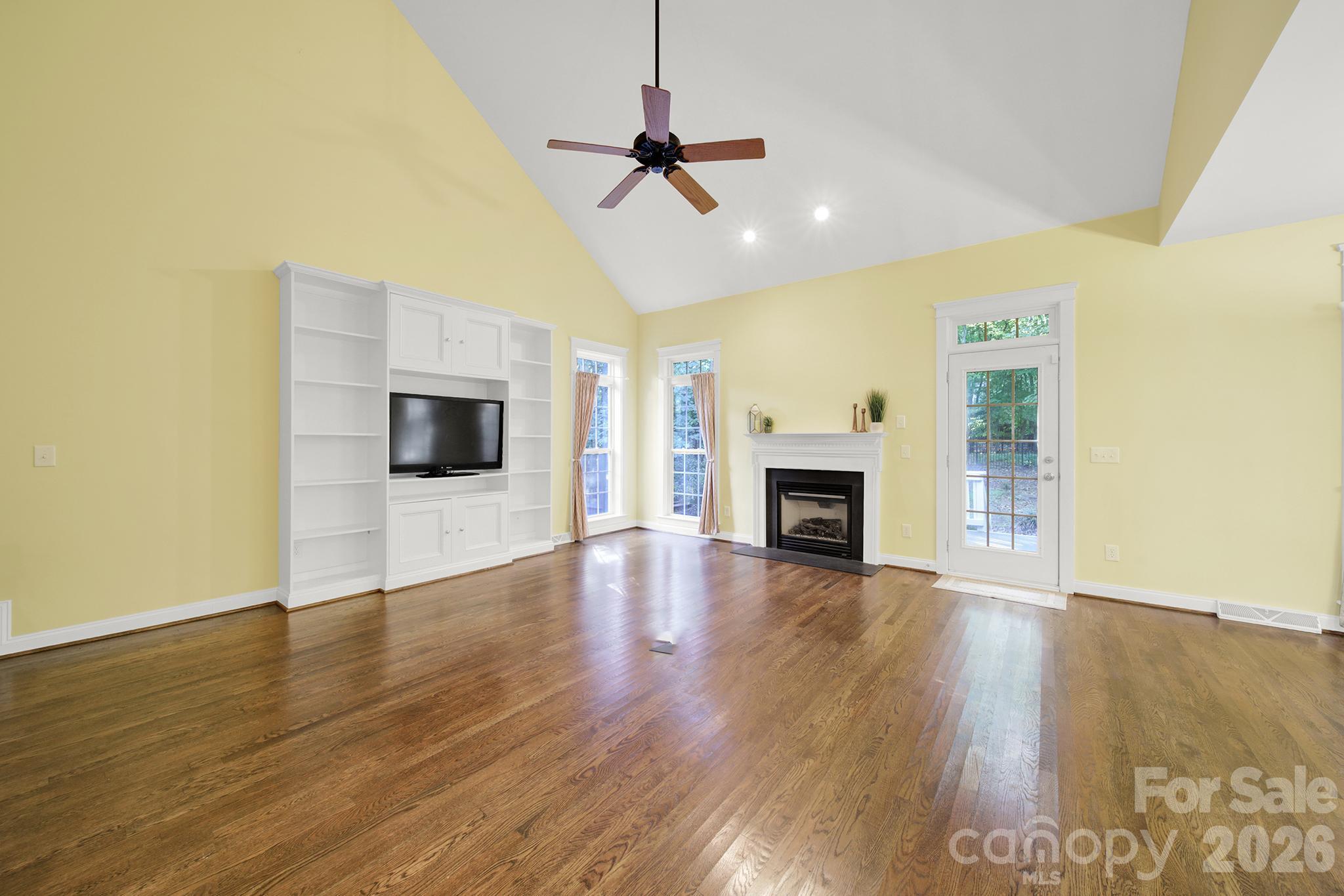 1512 Calvin Hal Road Property Photo 9