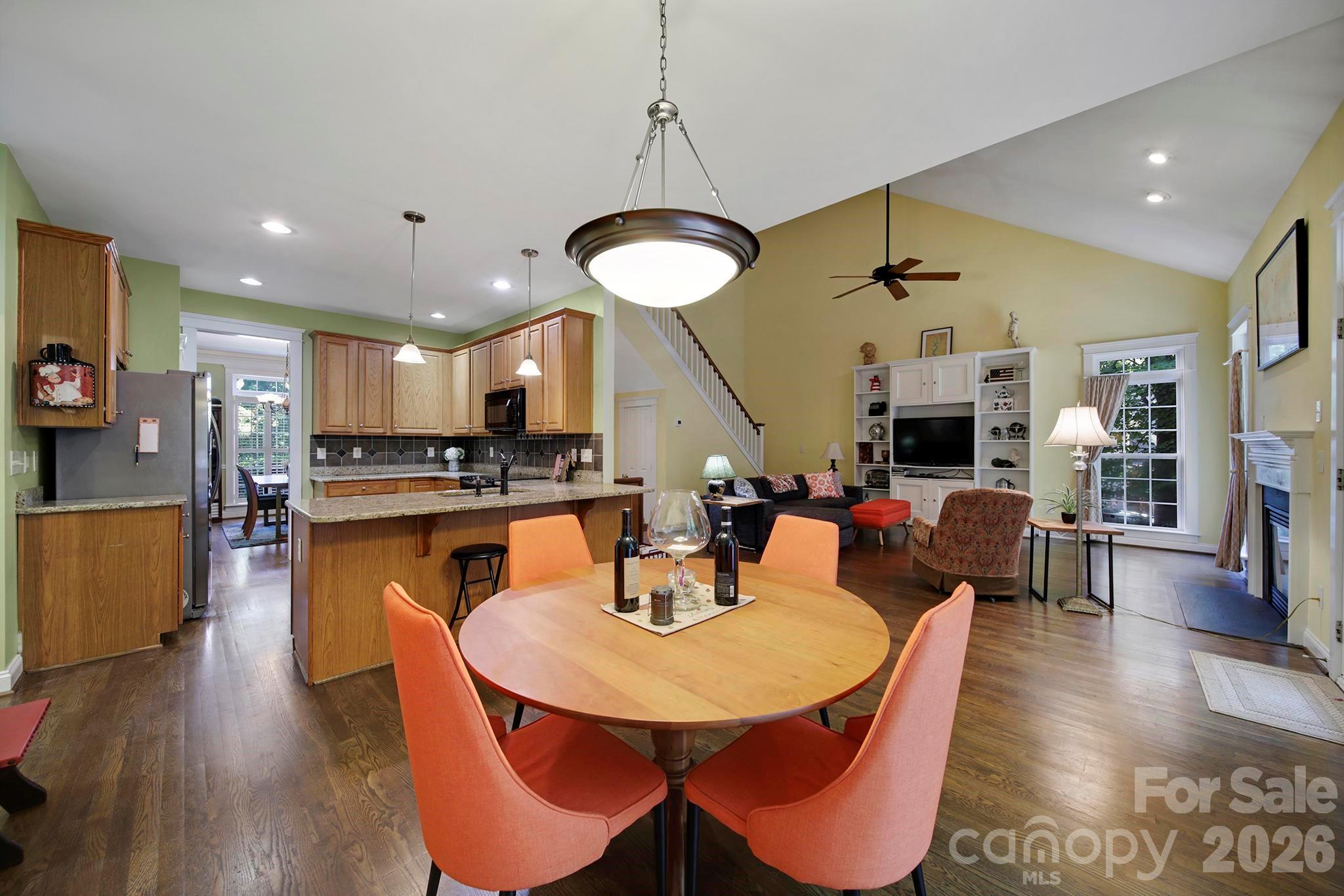 1512 Calvin Hal Road Property Photo 12