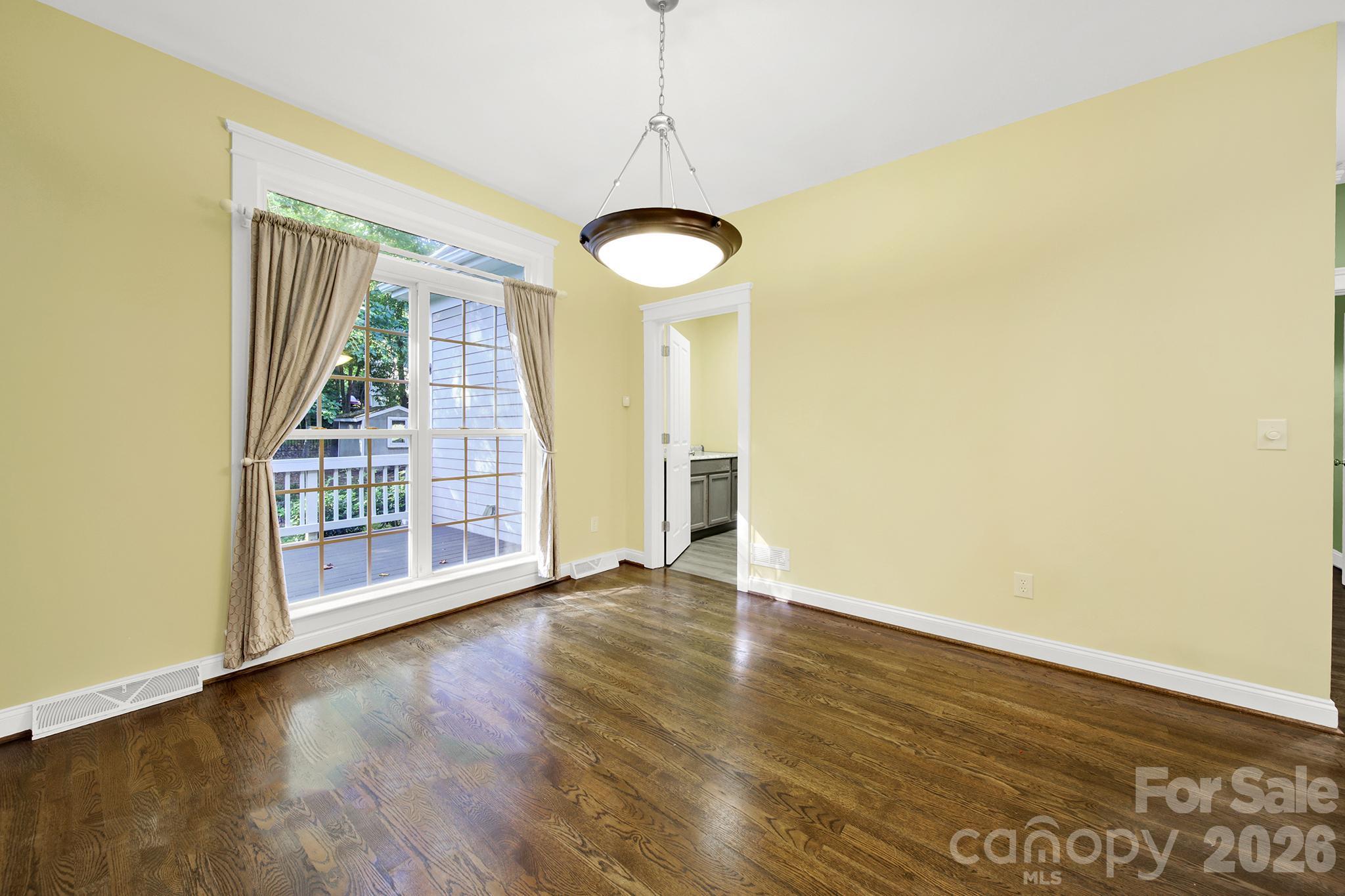 1512 Calvin Hal Road Property Photo 12