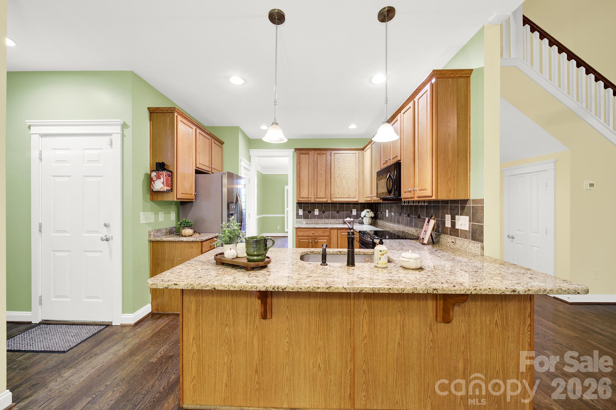 1512 Calvin Hal Road Property Photo 13