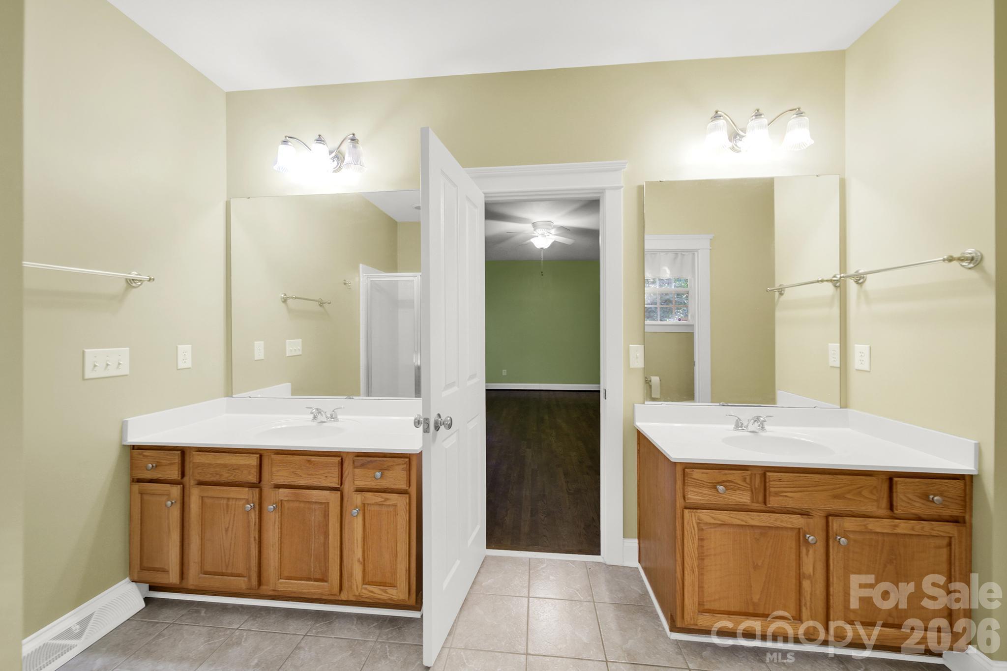 1512 Calvin Hal Road Property Photo 18