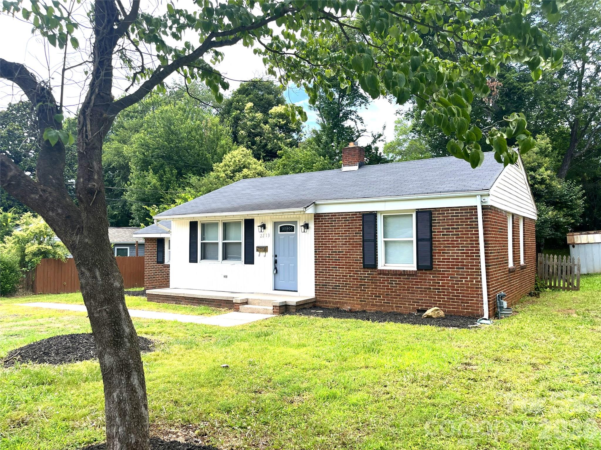 2213 Shamrock Drive Property Photo 1