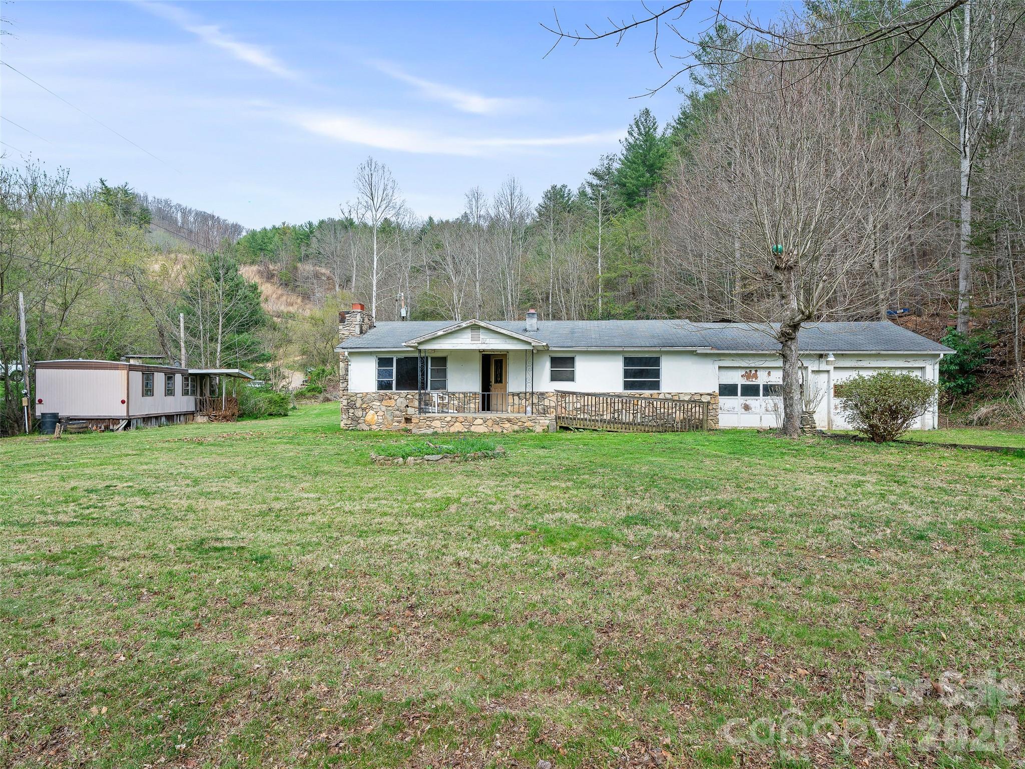 2432 Grapevine Road Property Photo 1