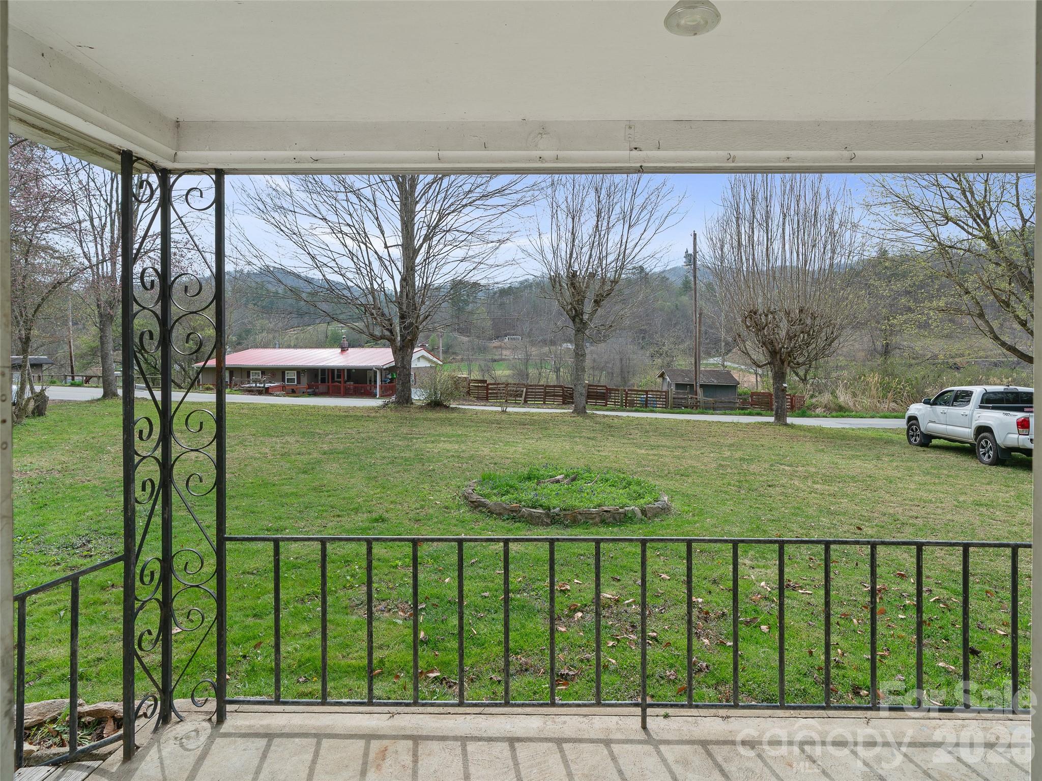 2432 Grapevine Road Property Photo 2