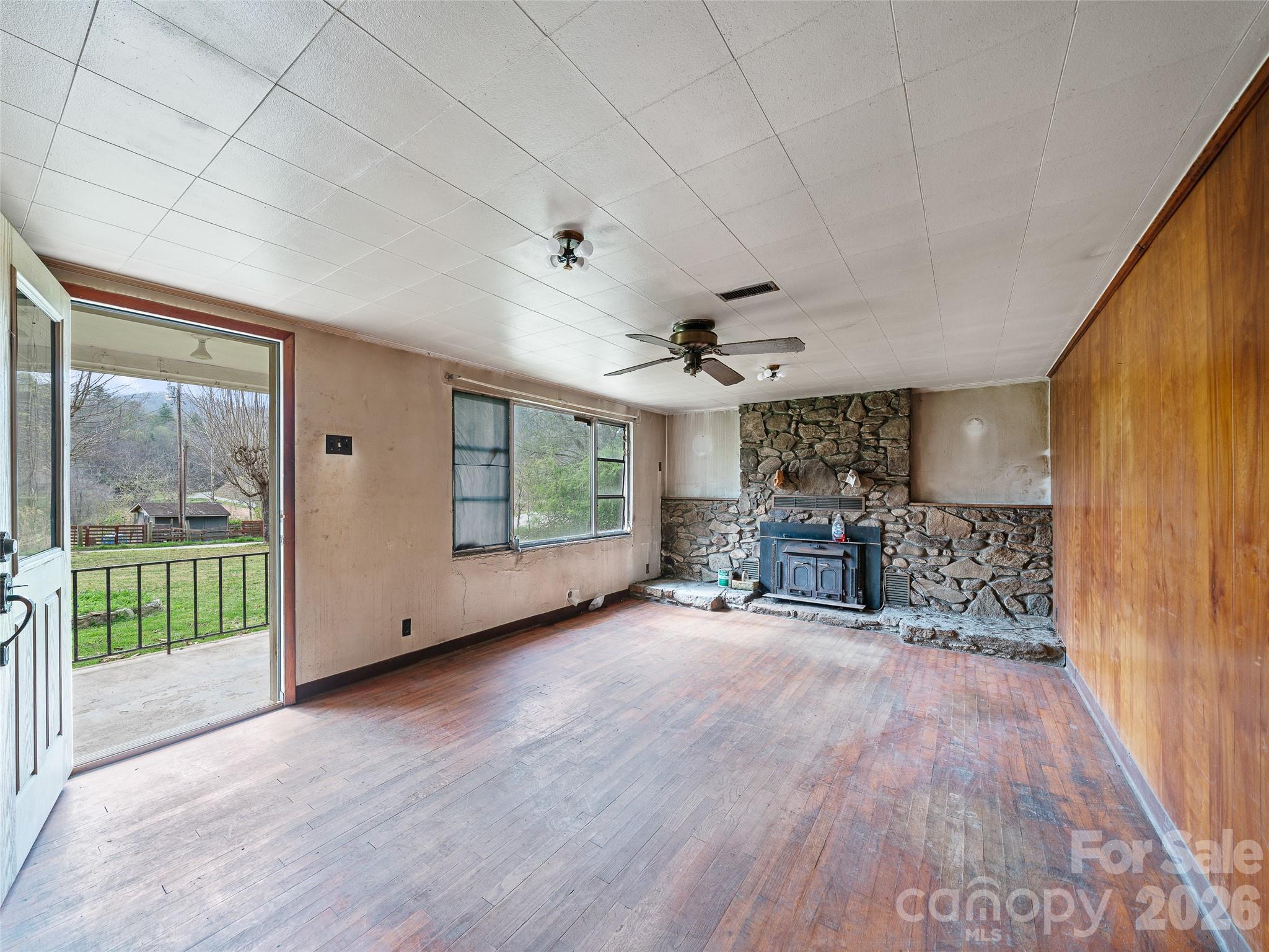 2432 Grapevine Road Property Photo 4