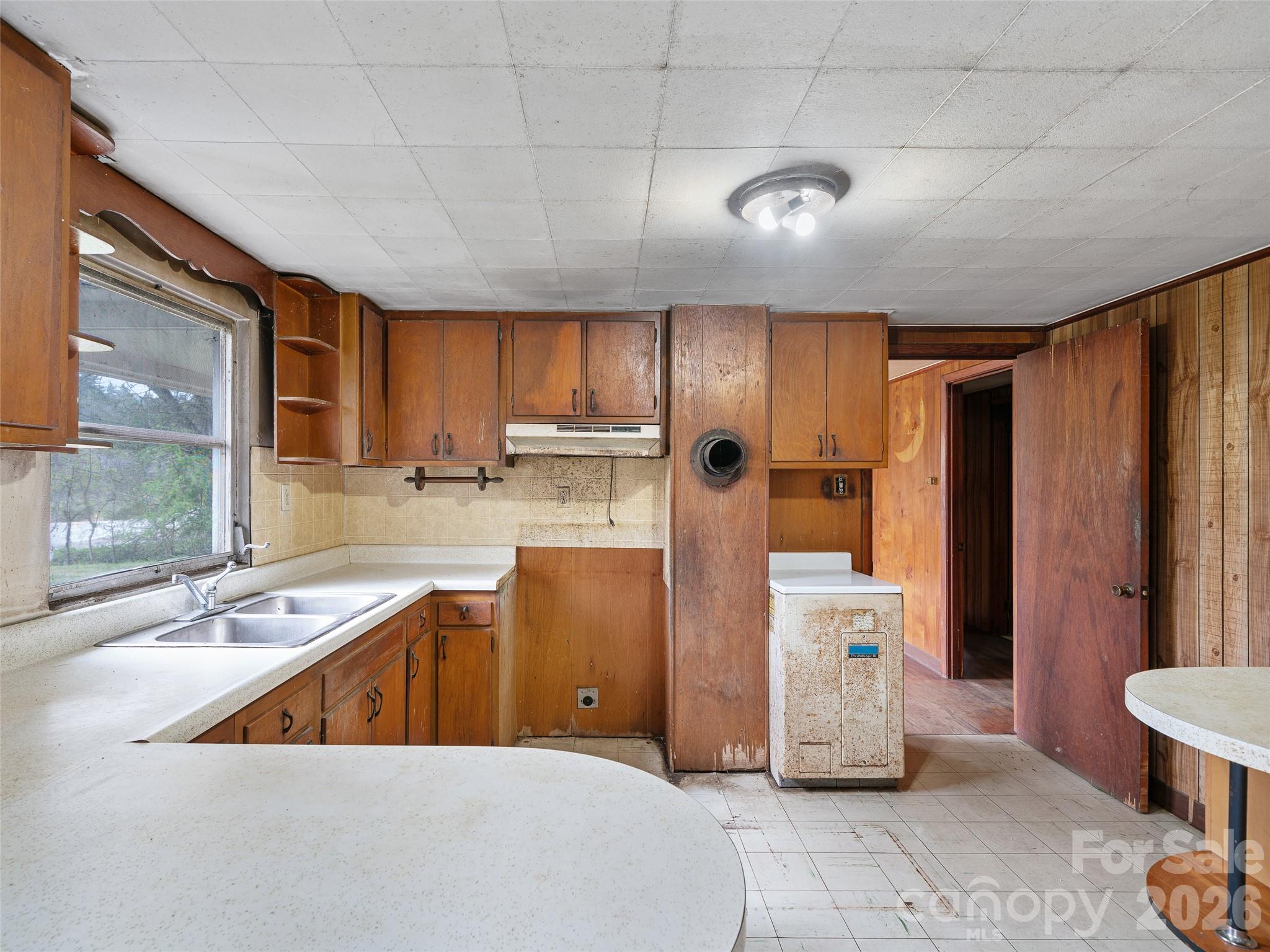 2432 Grapevine Road Property Photo 6