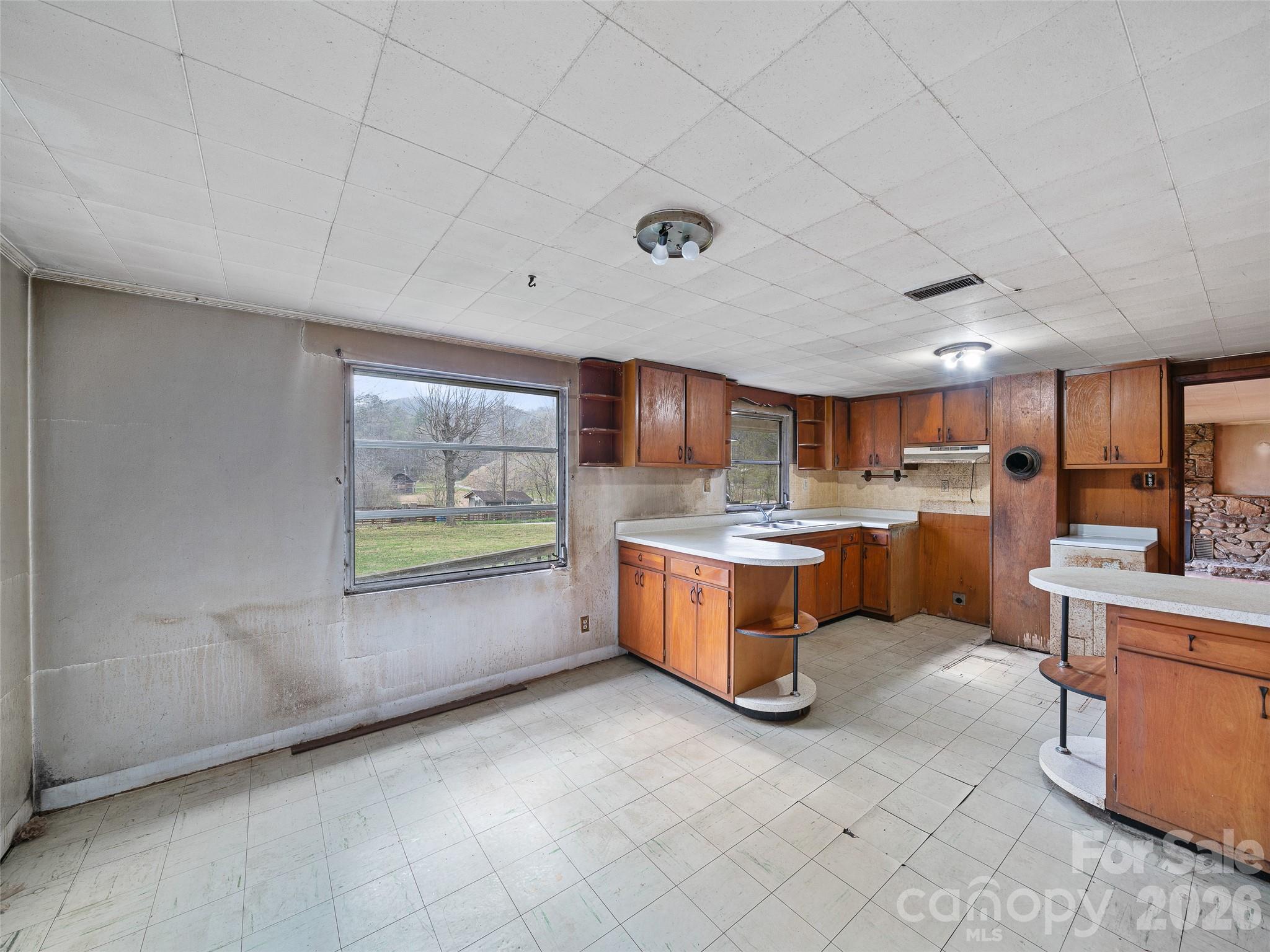 2432 Grapevine Road Property Photo 7