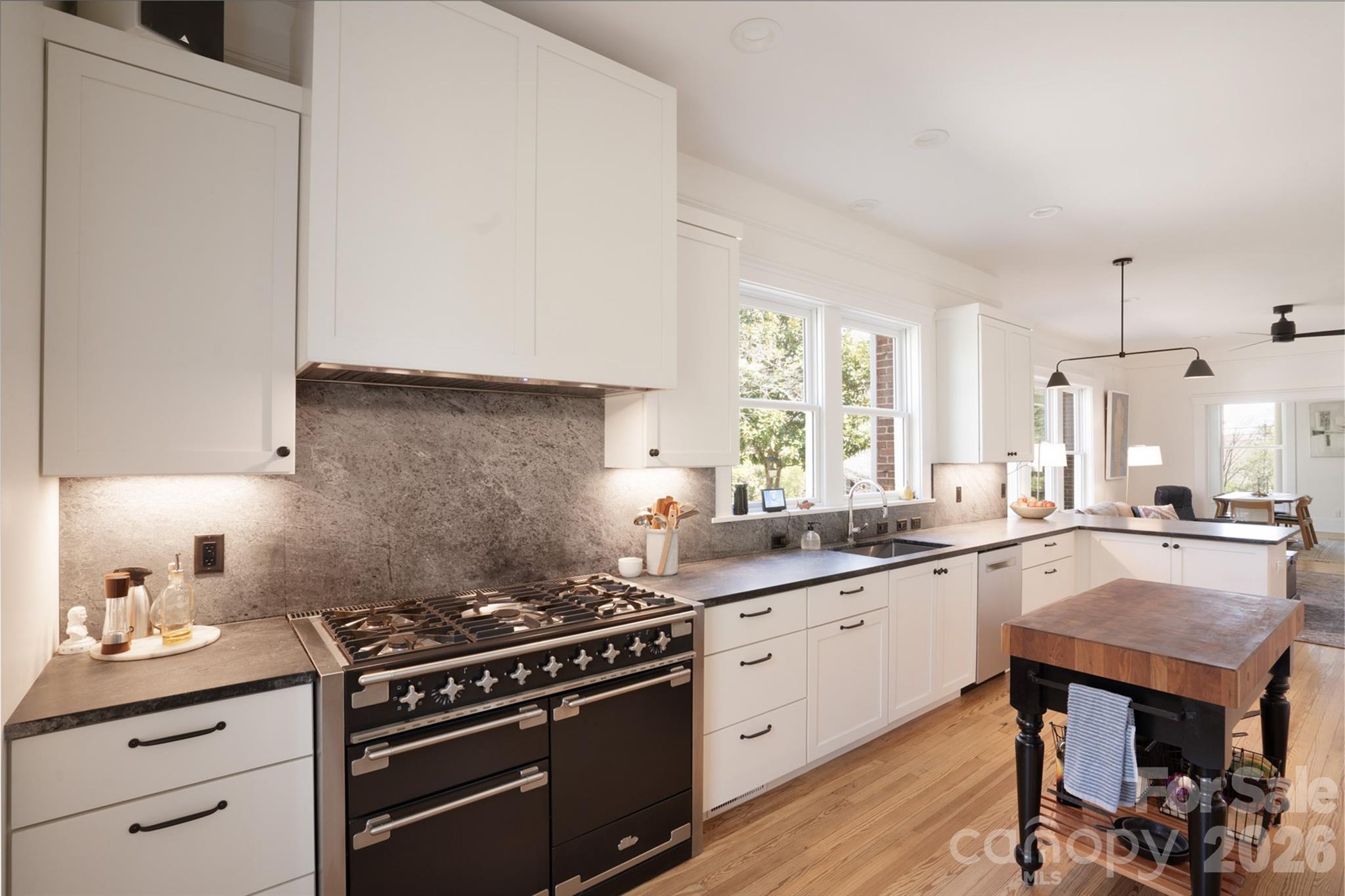 600 E Main Street Property Photo 11