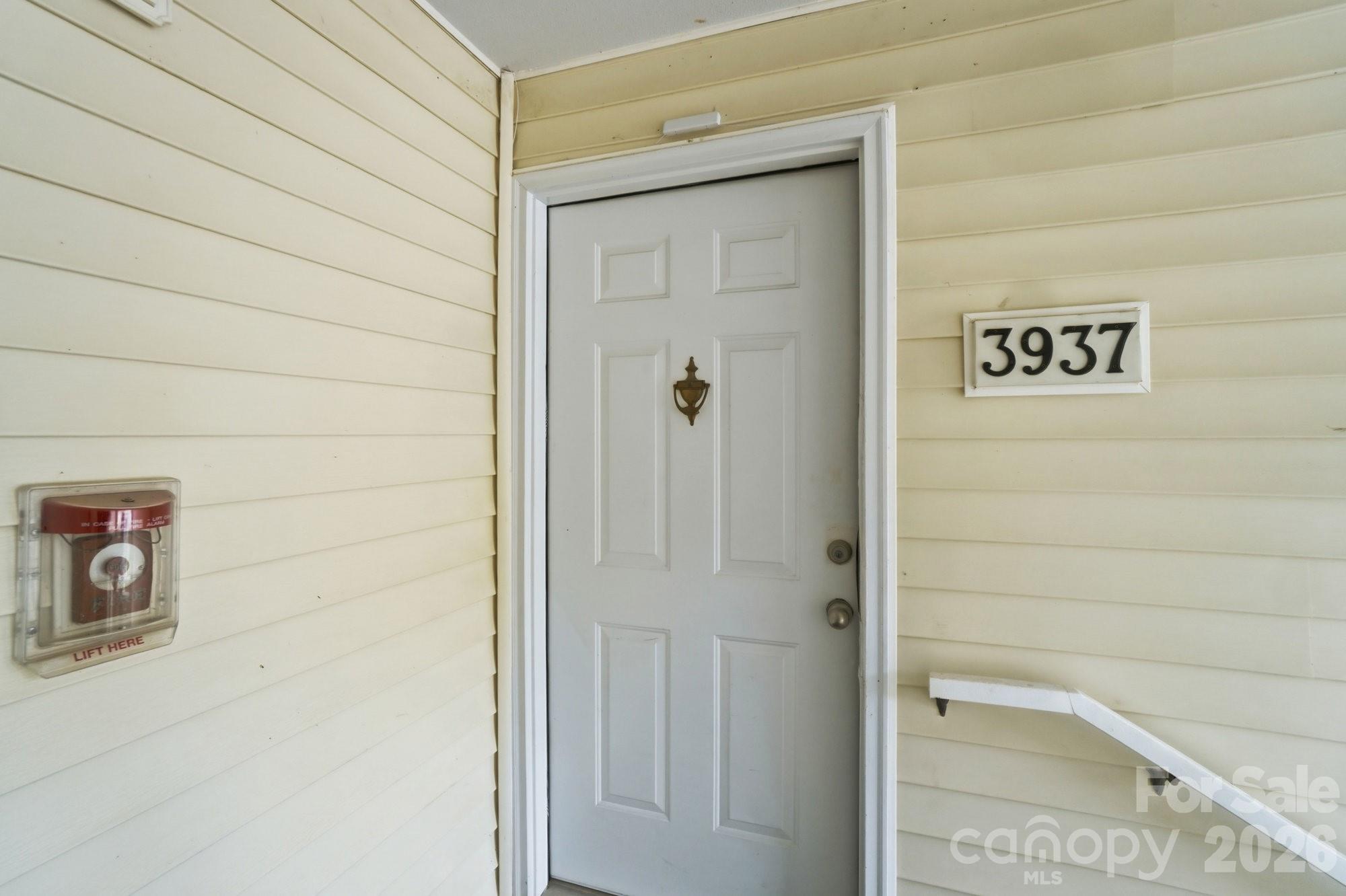 3937 Mohawk Court Property Photo 2