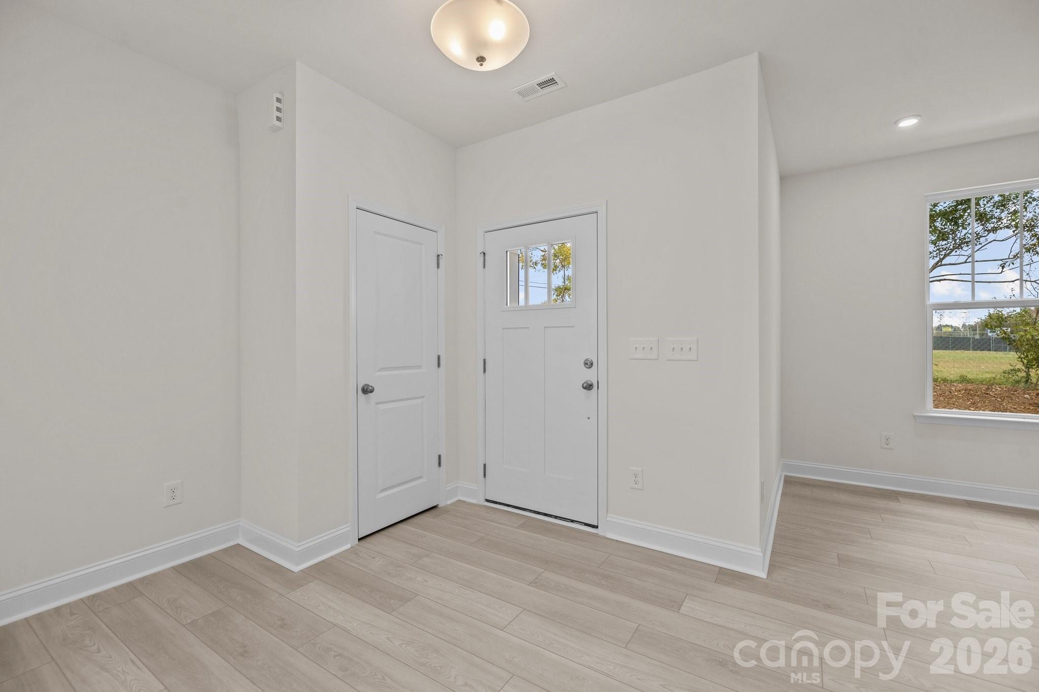 2926 Clyde Drive Property Photo 5