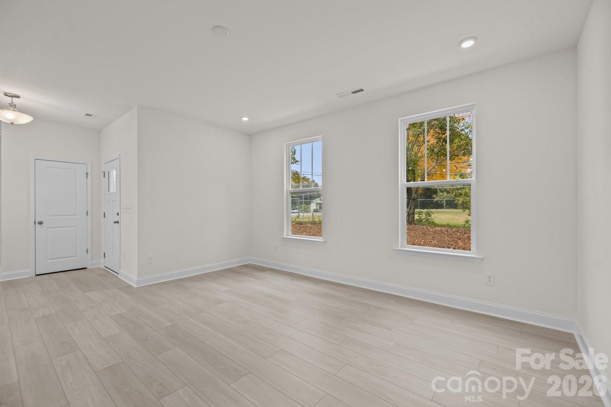 2926 Clyde Drive Property Photo 8