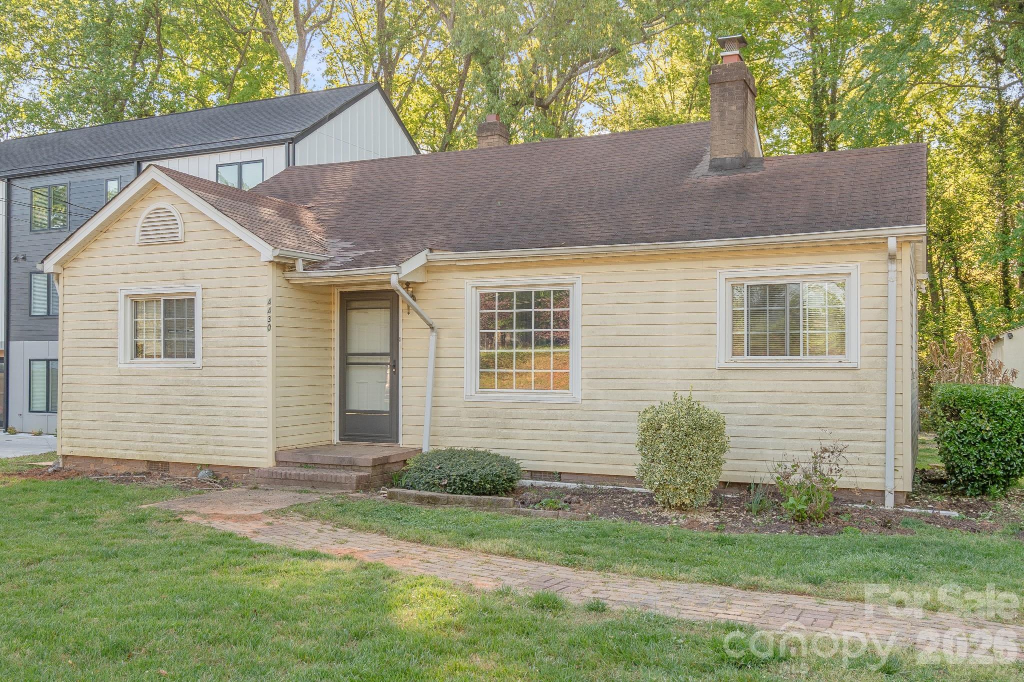 4430 W Tyvola Road Property Photo 2