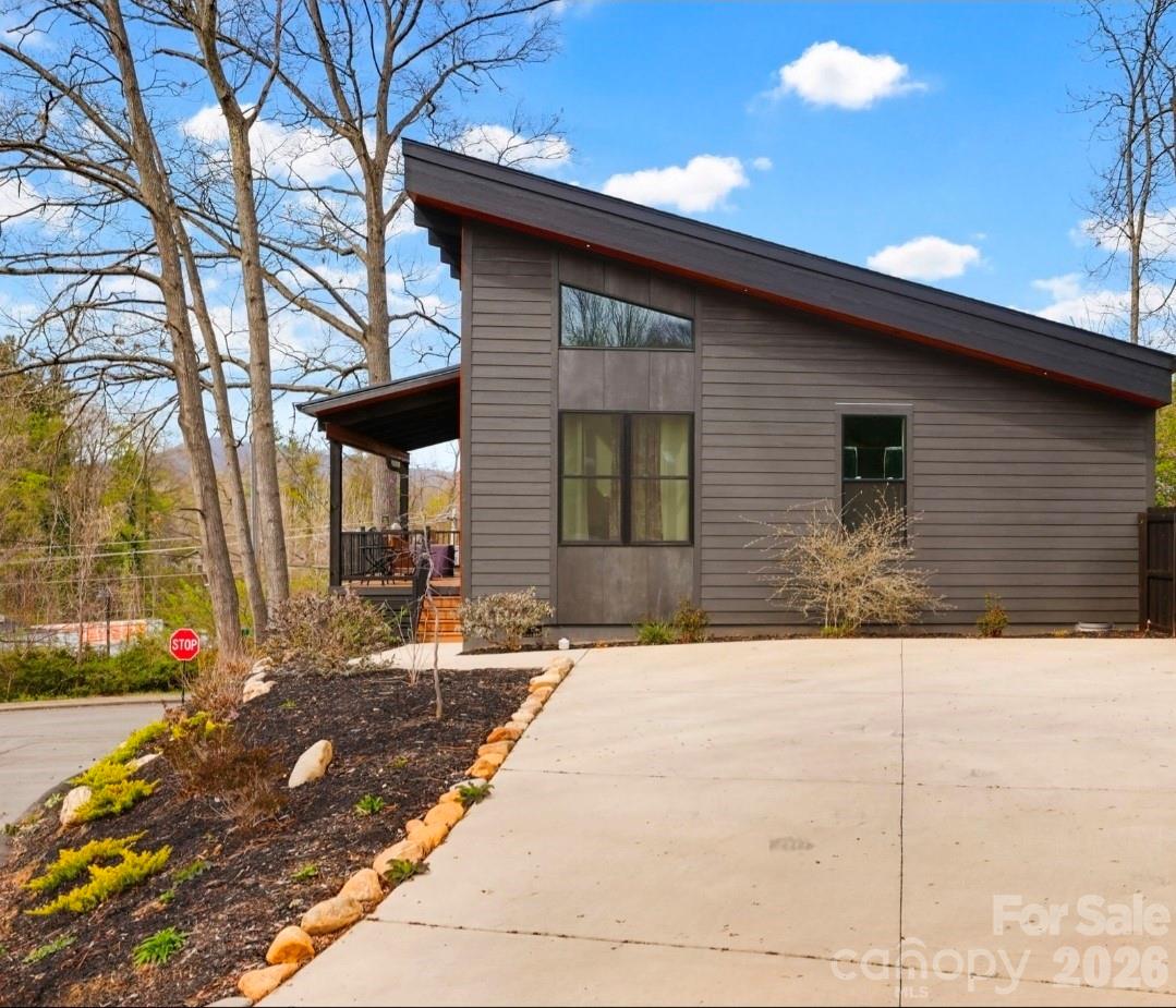 90 Summitt Street Property Photo 6