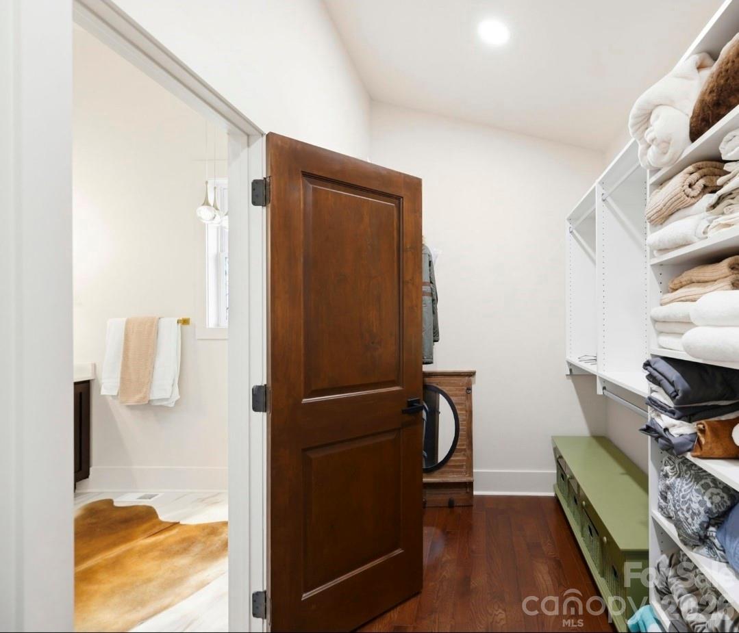 90 Summitt Street Property Photo 32