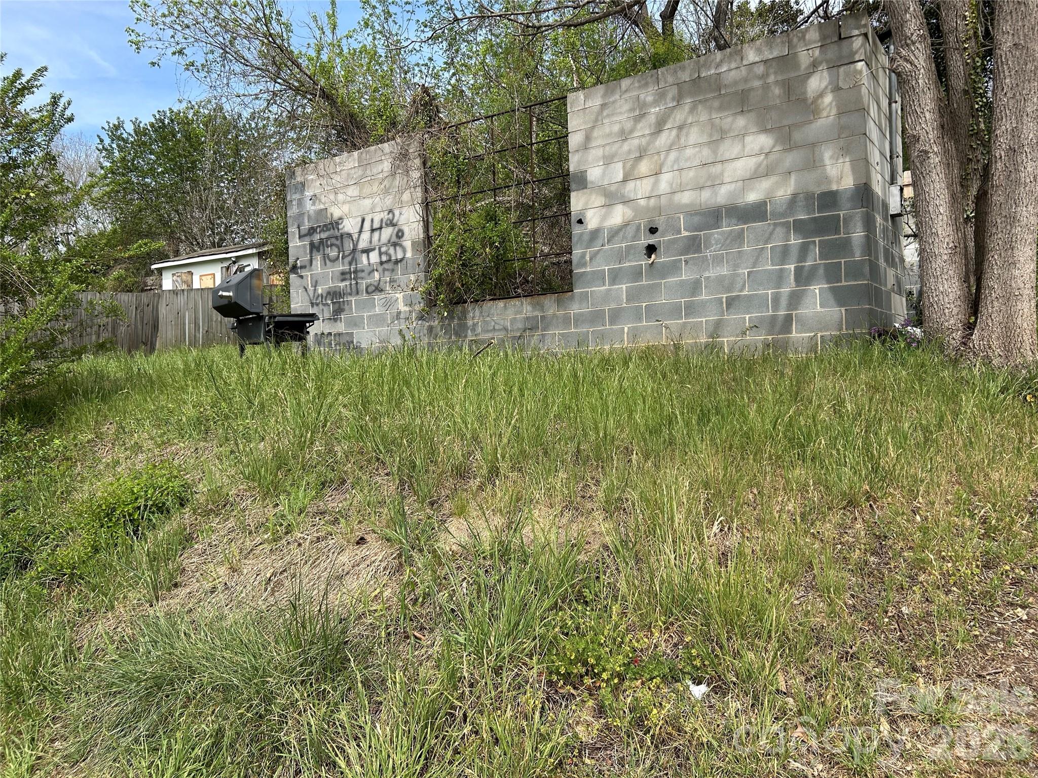 99999 Lamb Avenue 1 Property Photo 2