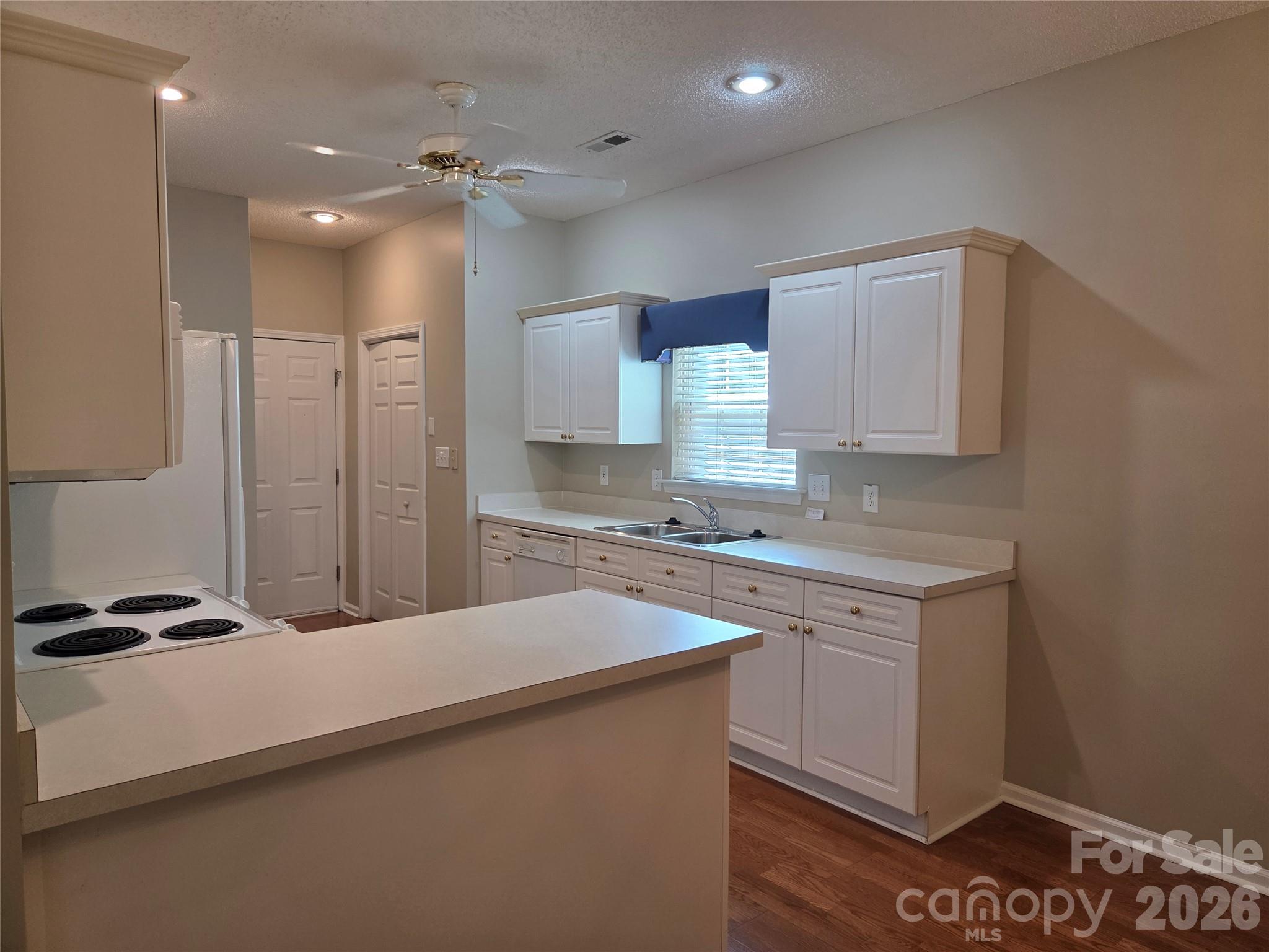 1614 Iverness Court Property Photo 7