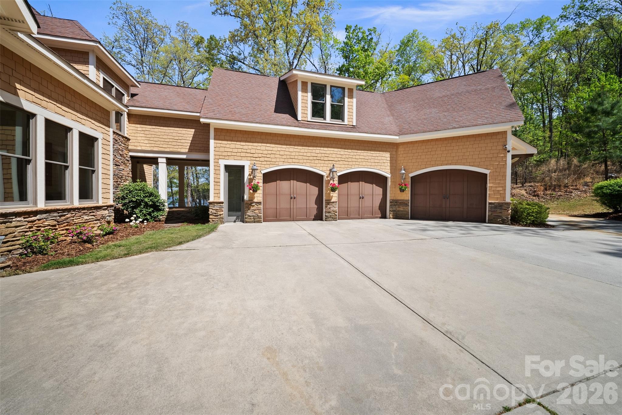 2312 Rocky Cove Lane Property Photo 4
