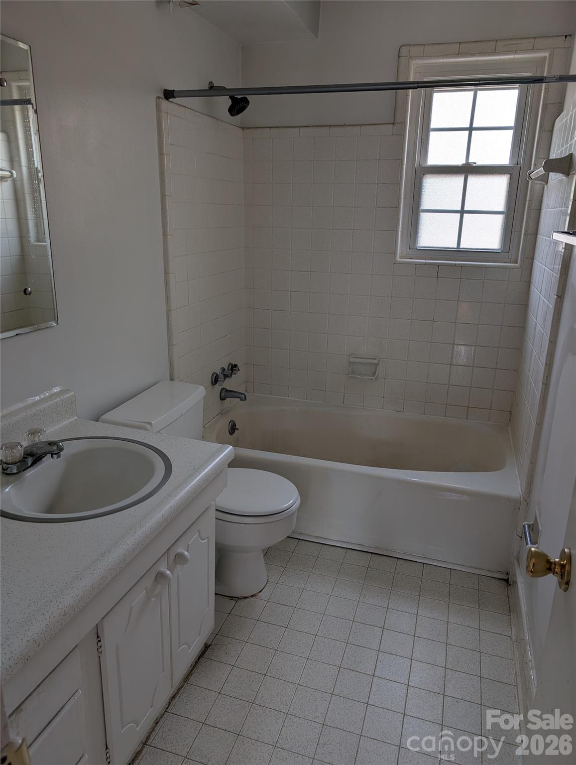 916 Mcalway Road D Property Photo 6