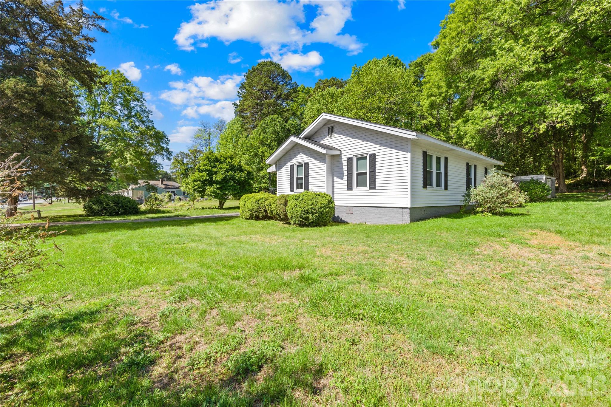 213 Ledford Drive Property Photo 3