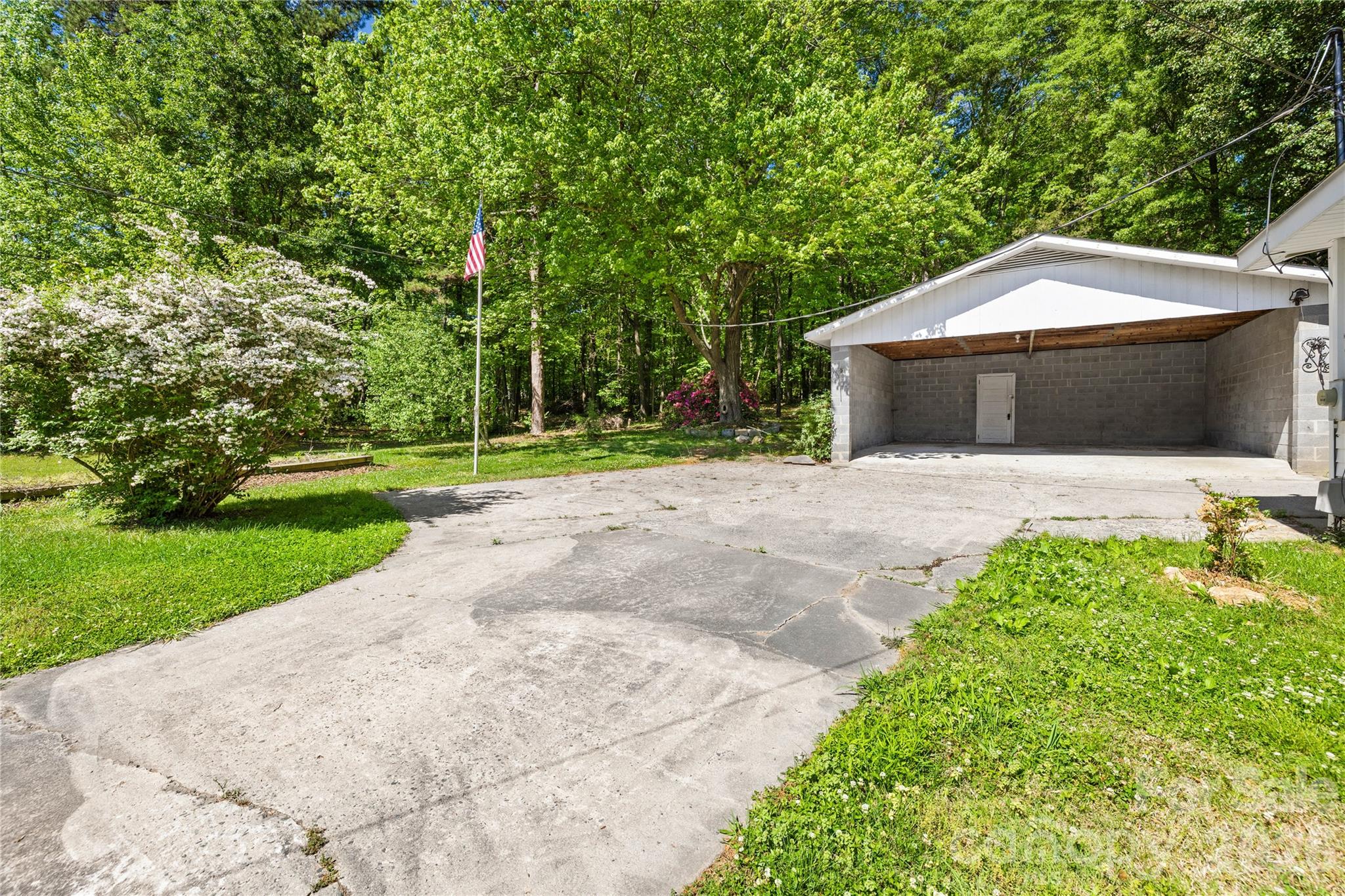 213 Ledford Drive Property Photo 5