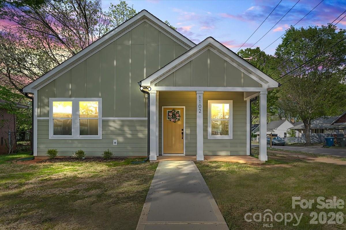 1102 W Horah Street Property Photo 2