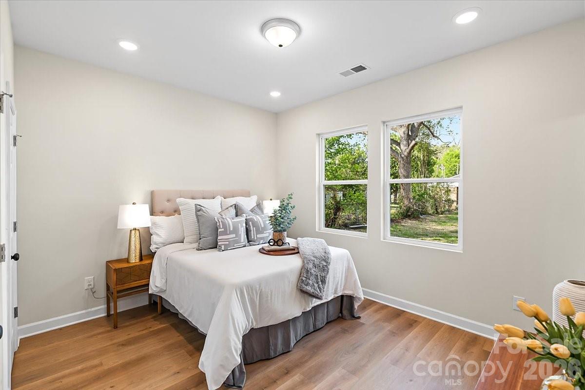 1102 W Horah Street Property Photo 14