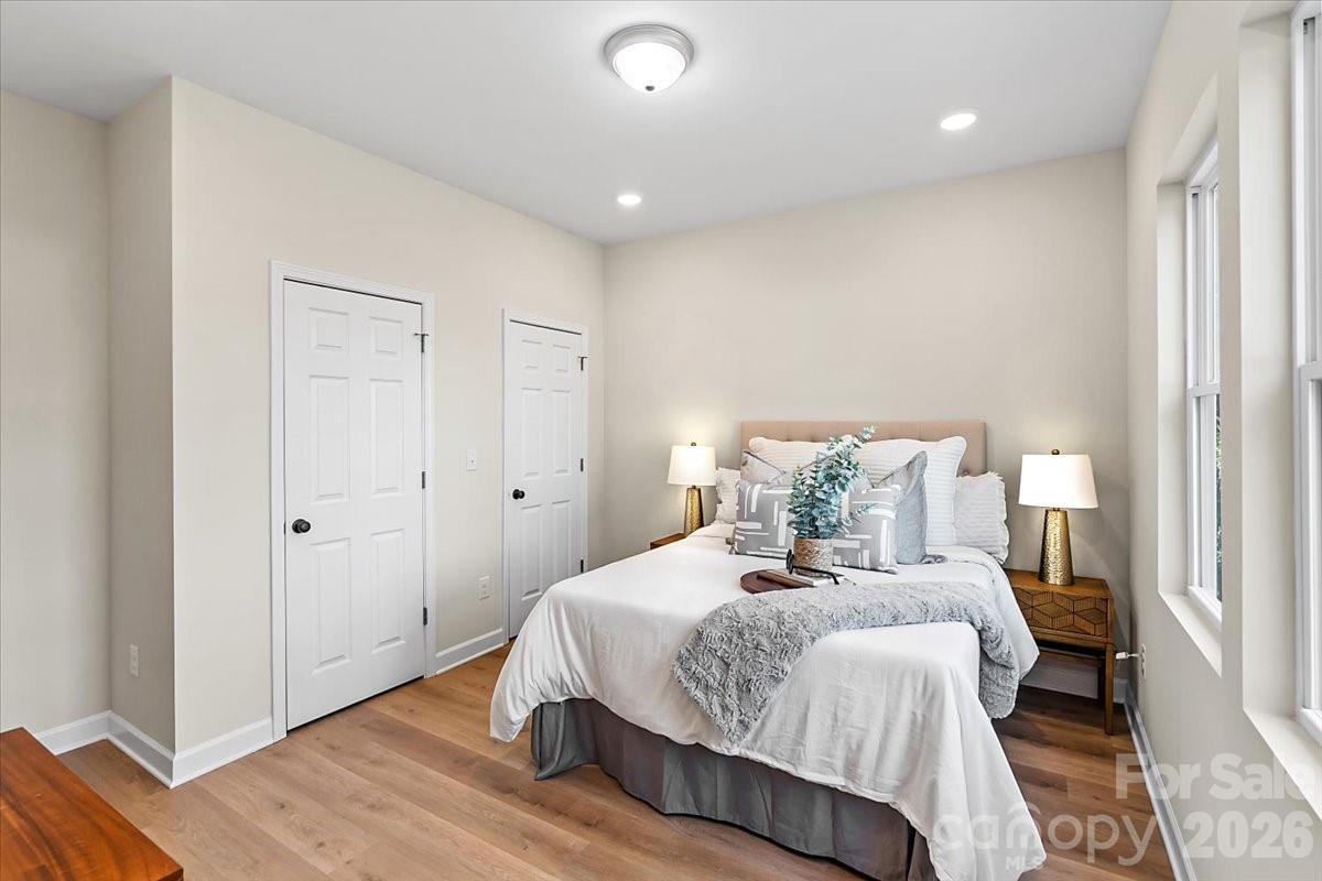 1102 W Horah Street Property Photo 15