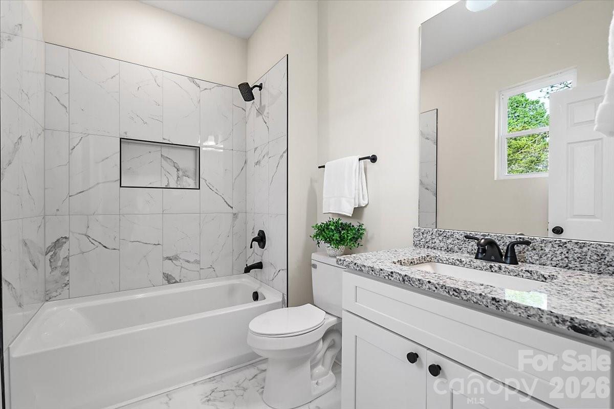 1102 W Horah Street Property Photo 17