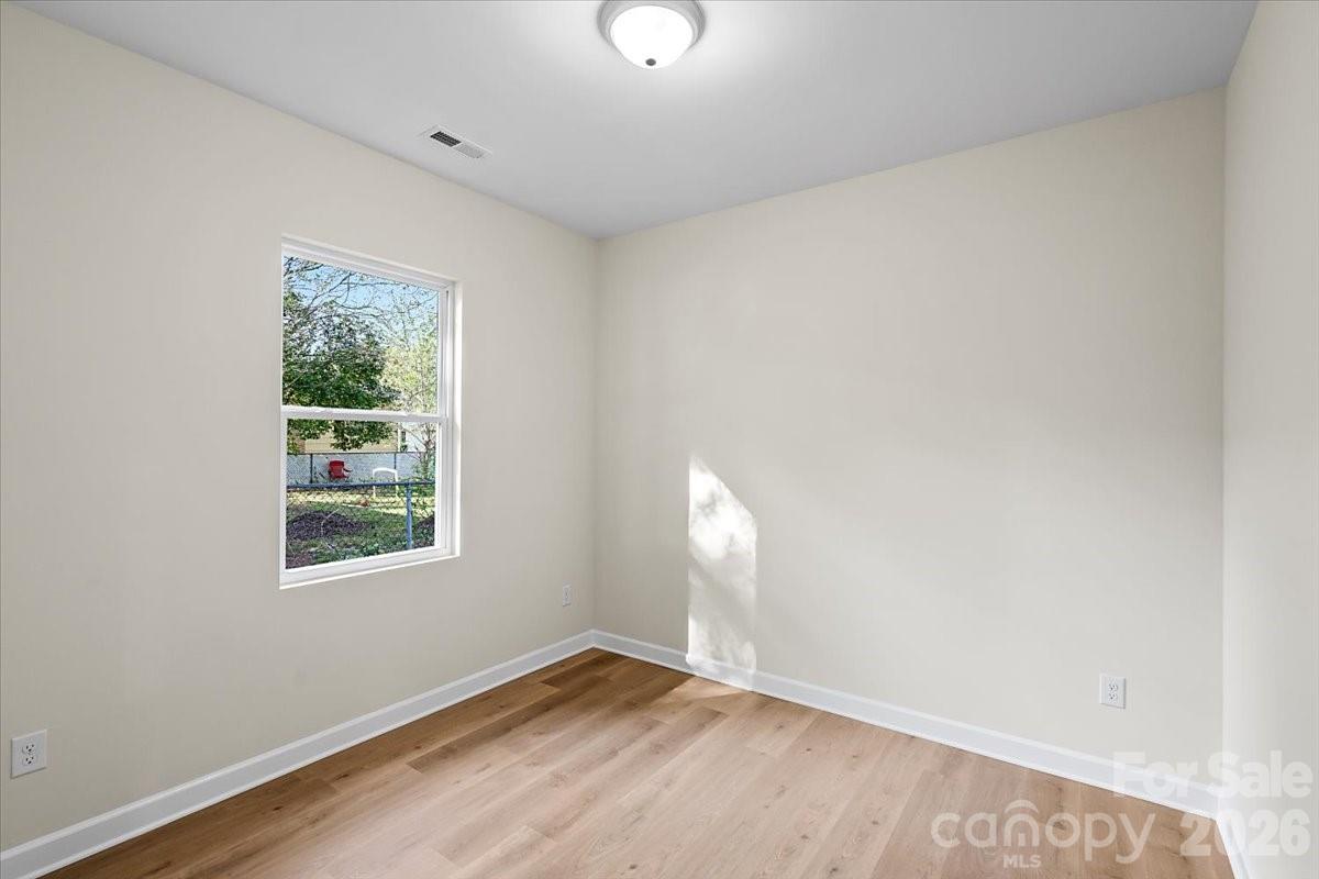 1102 W Horah Street Property Photo 19