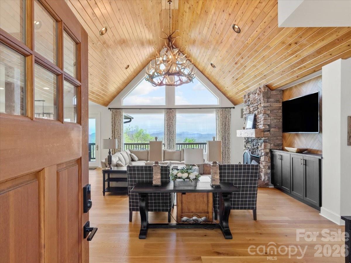 410 Springhouse Drive Property Photo 3