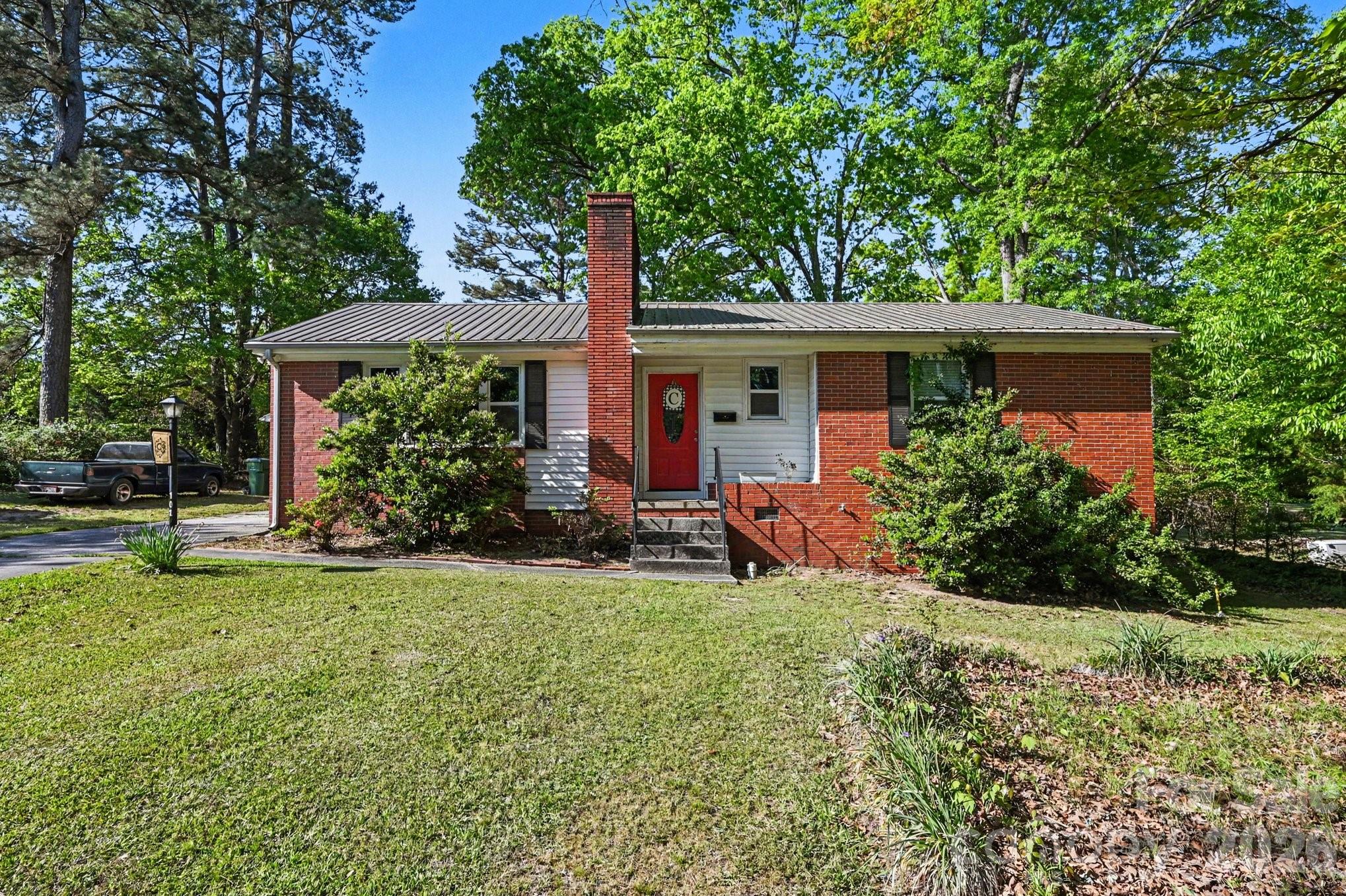 102 Azalea Road Property Photo 1