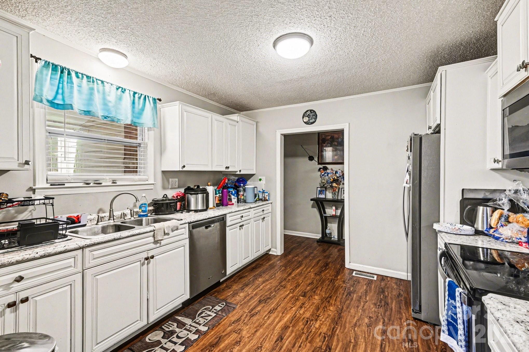 102 Azalea Road Property Photo 9