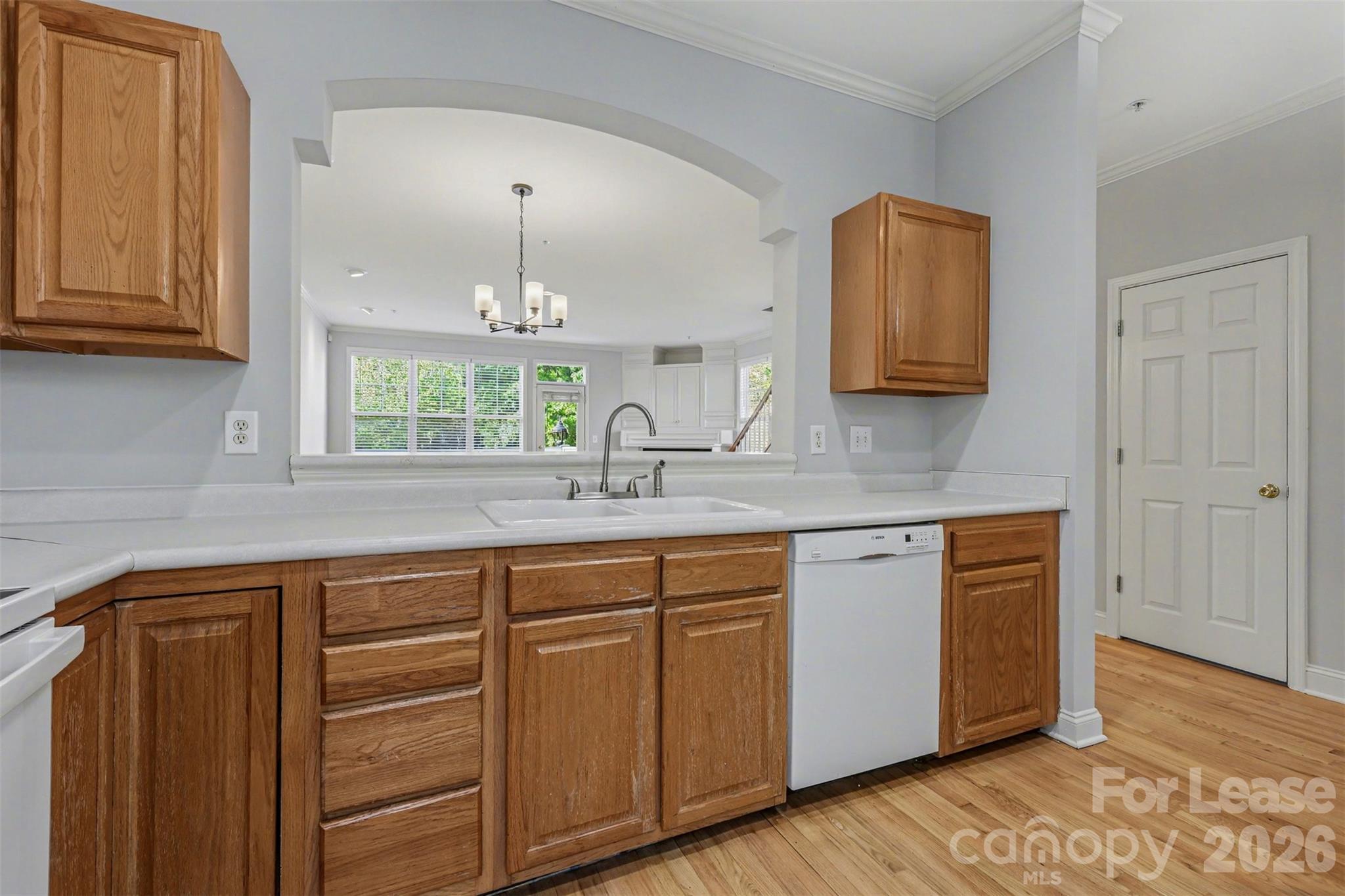 841 W 4th Street Property Photo 5