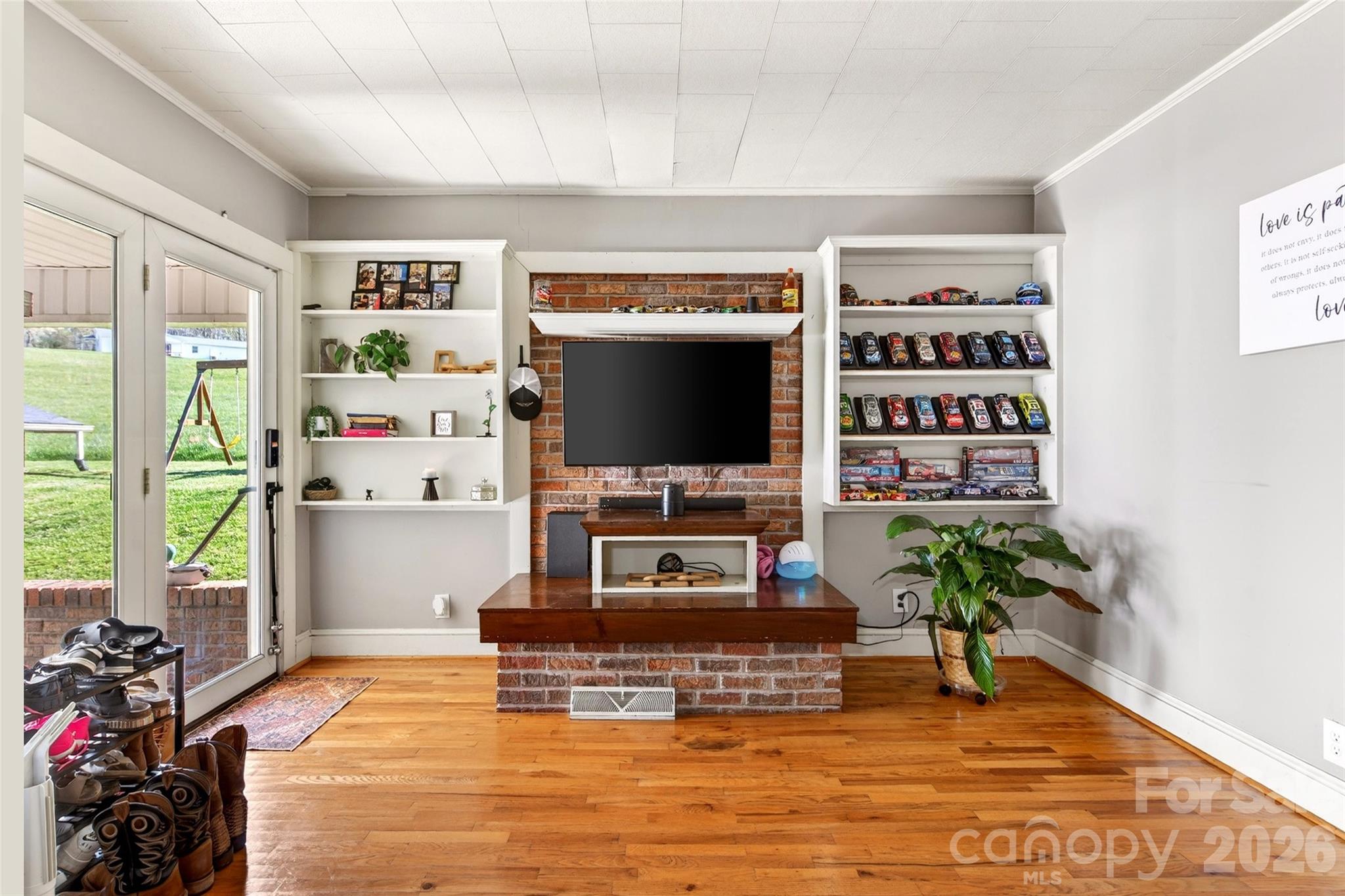 1511 White Oak Road Property Photo 2