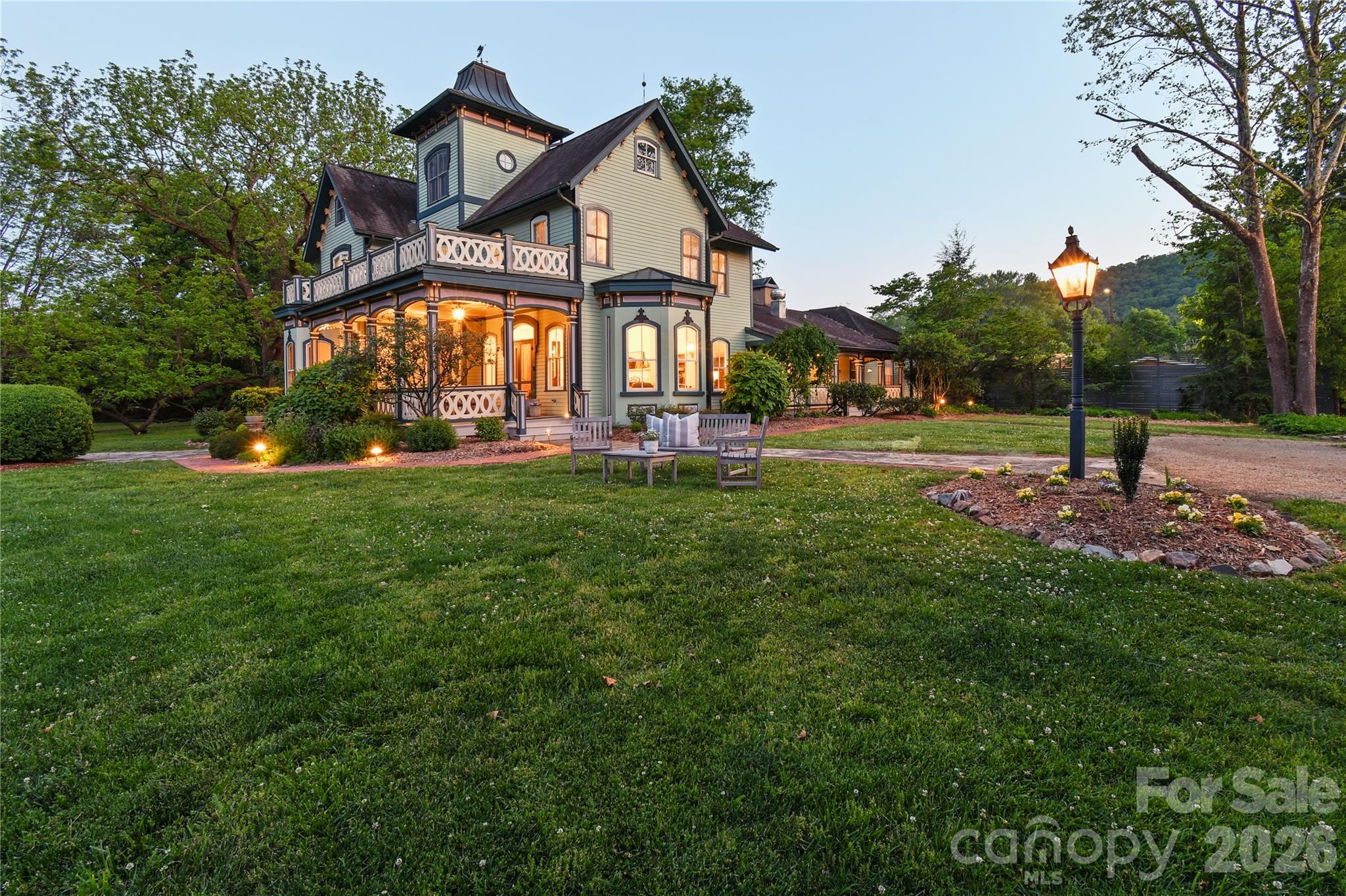 204 Lawson Street Property Photo 1