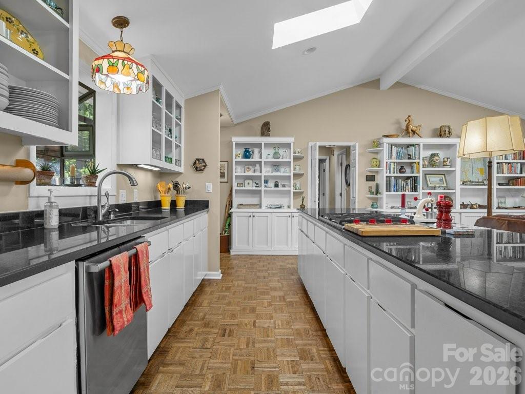 2825 River Road Property Photo 12