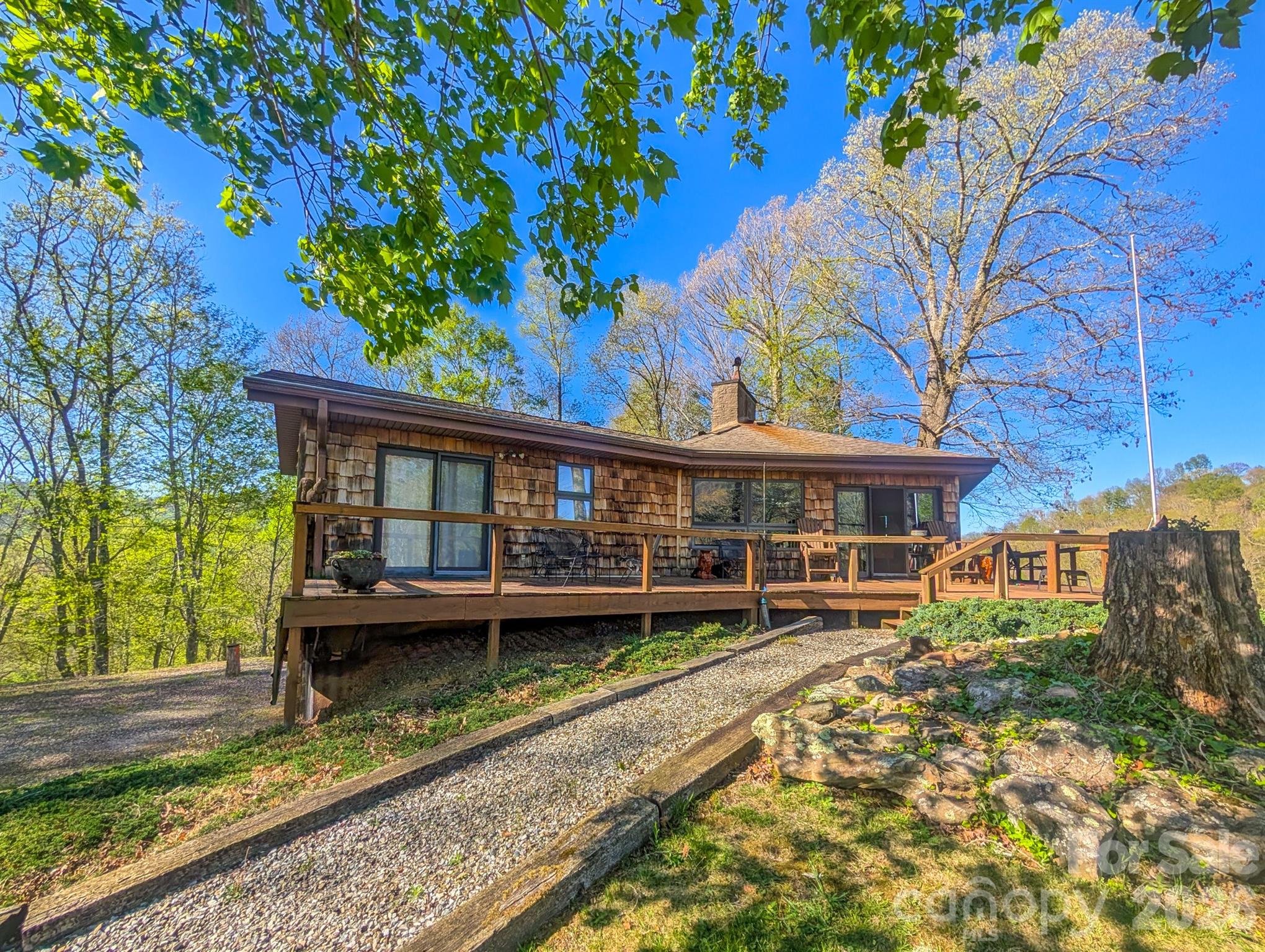 572 Pleasant Valley Road Property Photo 1