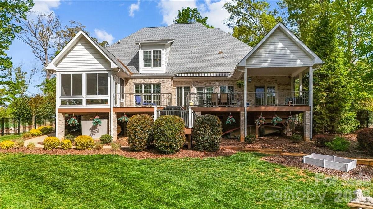135 Harbor Drive Property Photo 1
