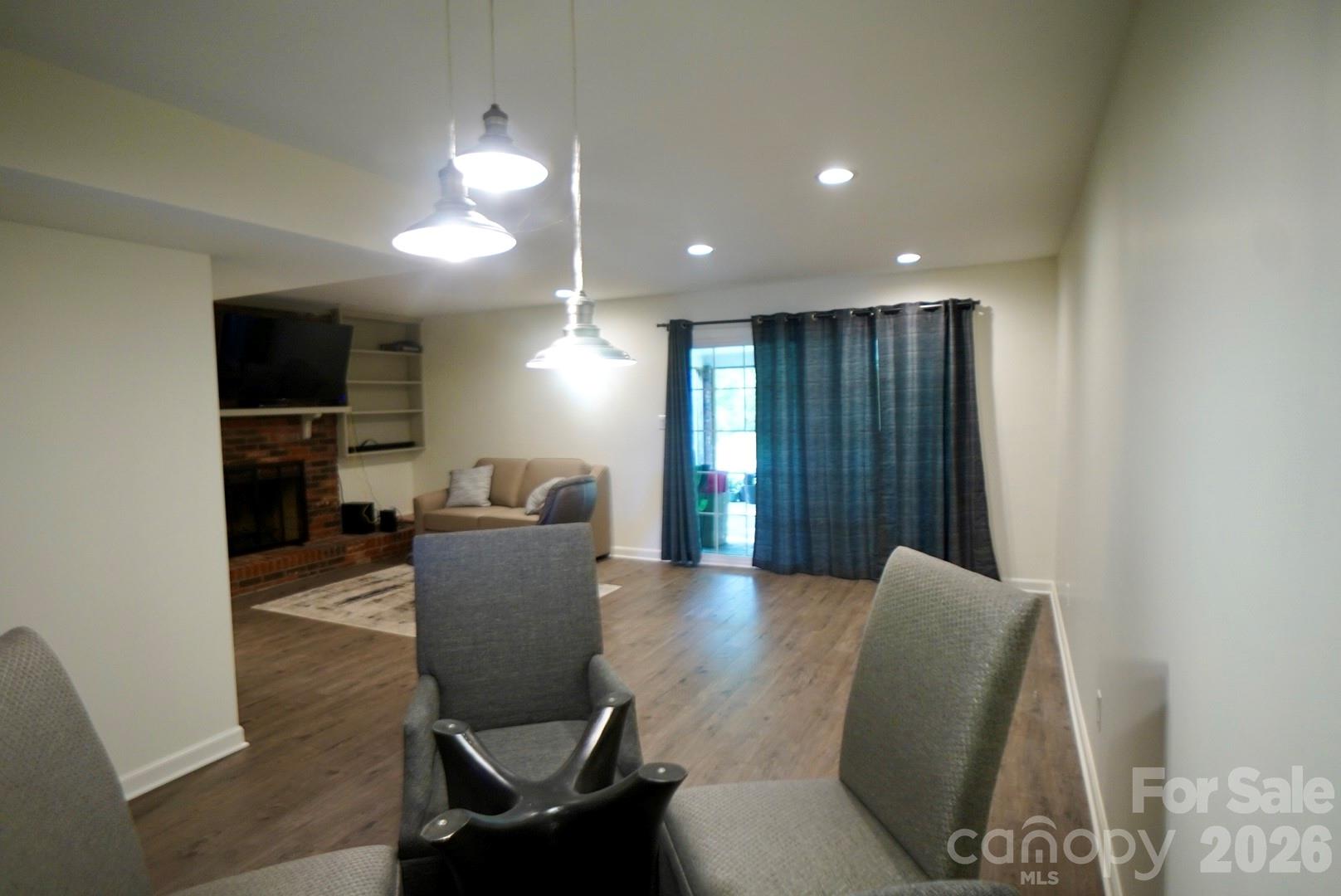 2705 N Center Street 36 Property Photo 11
