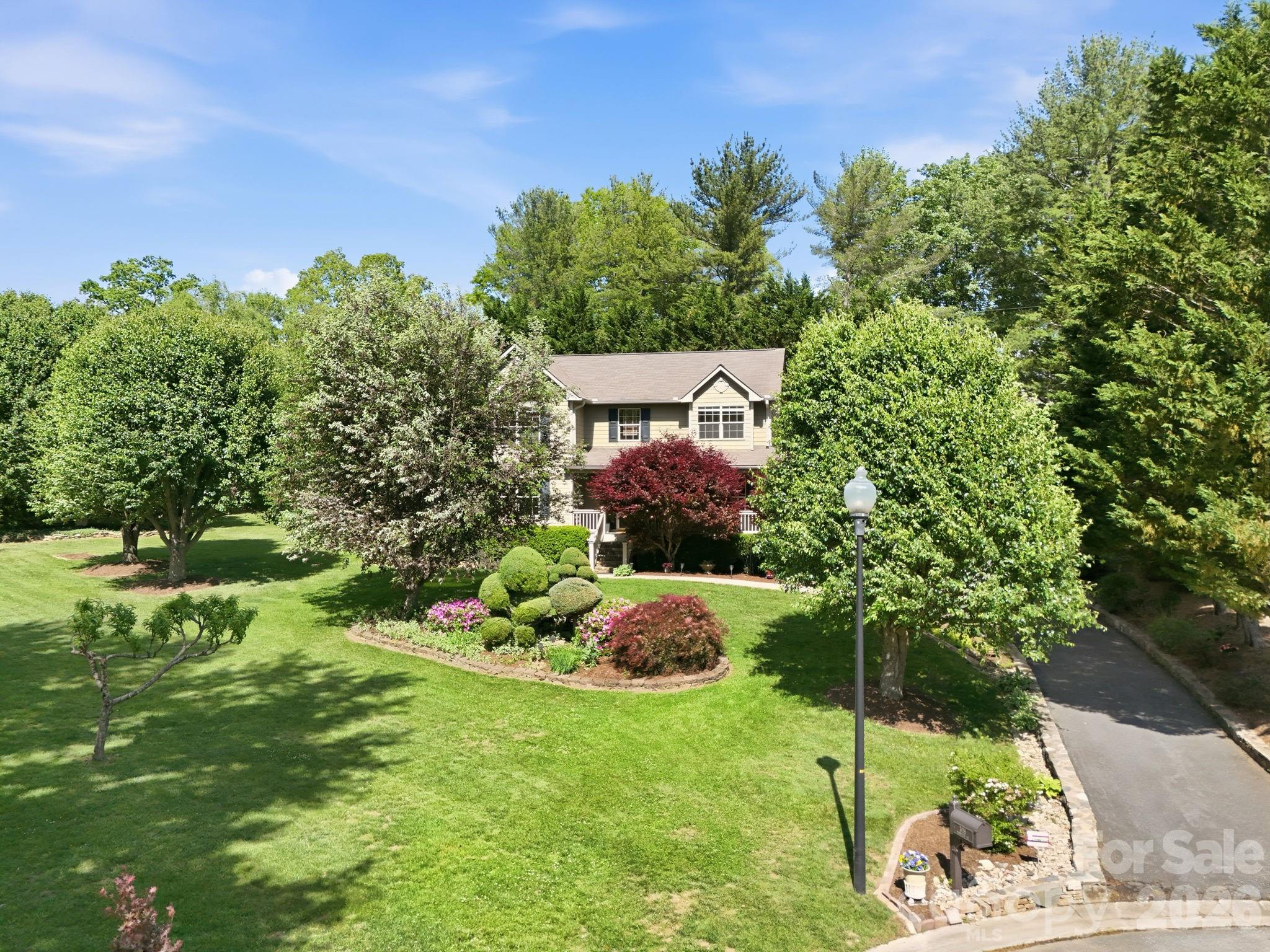 306 Woodview Court Property Photo 2