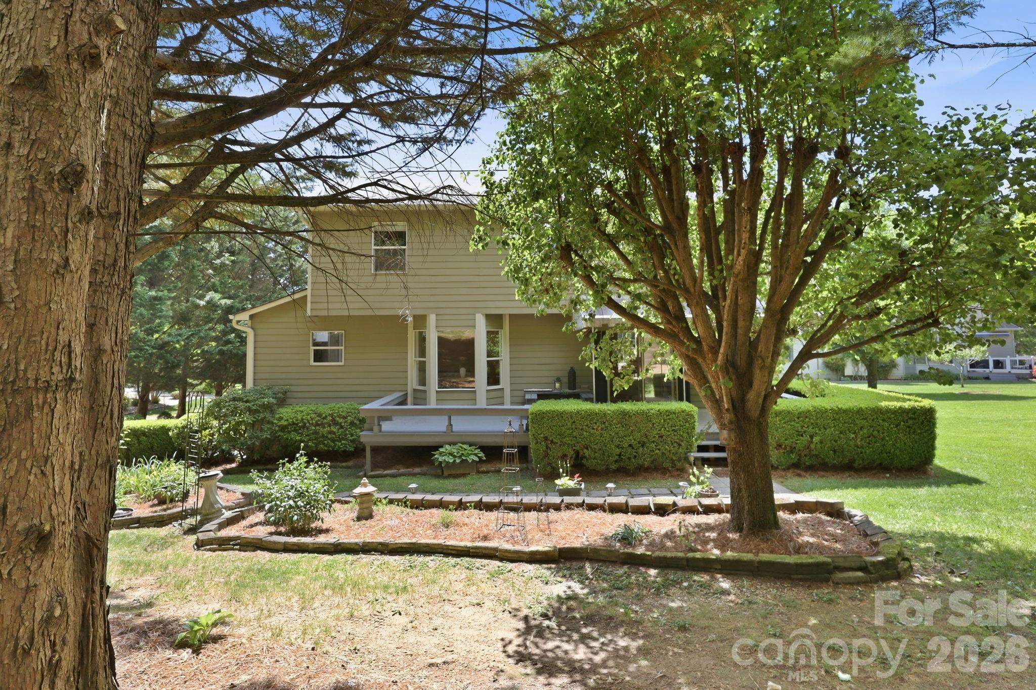 306 Woodview Court Property Photo 5
