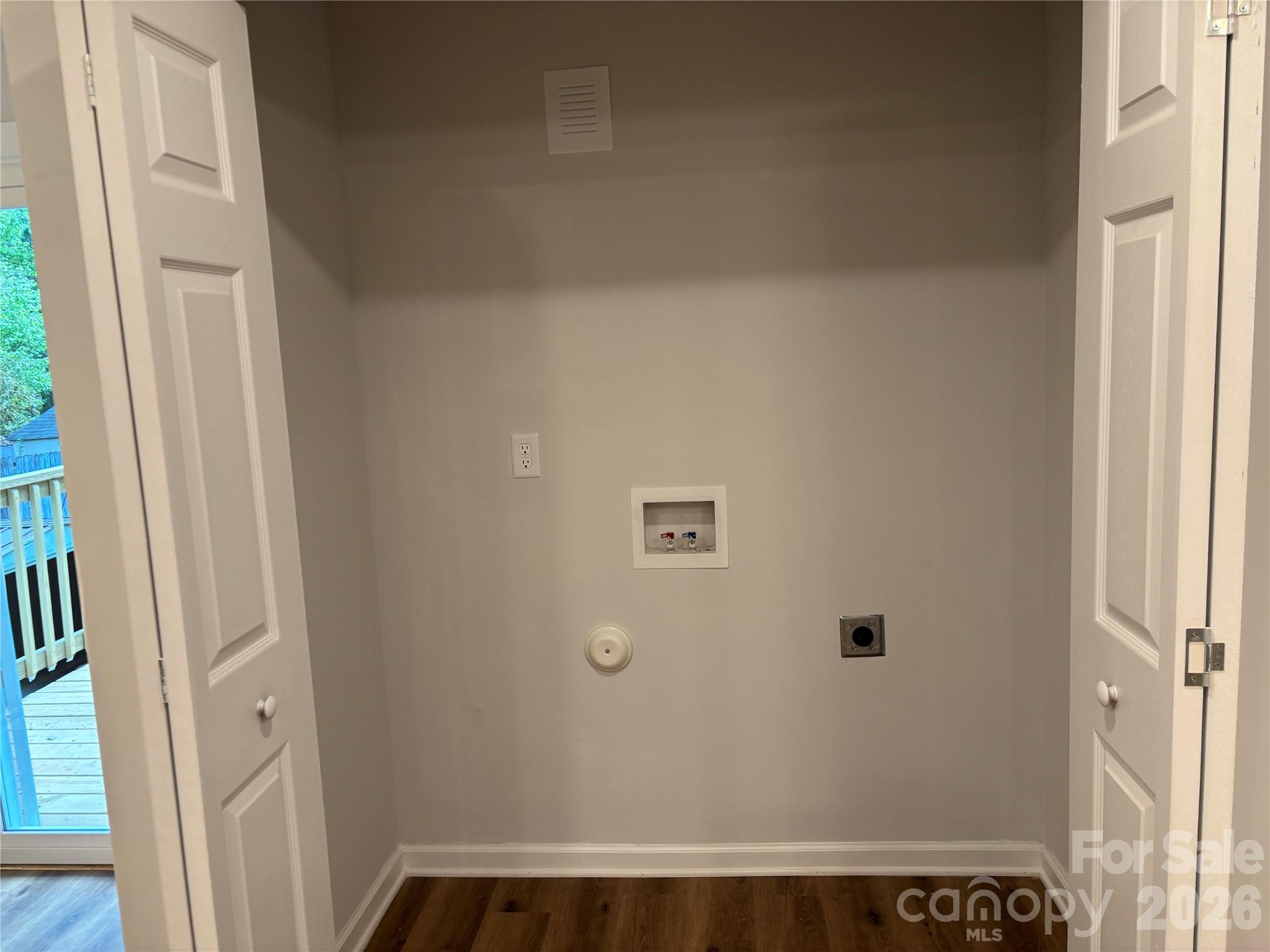 6211 Spanish Oak Road Property Photo 6