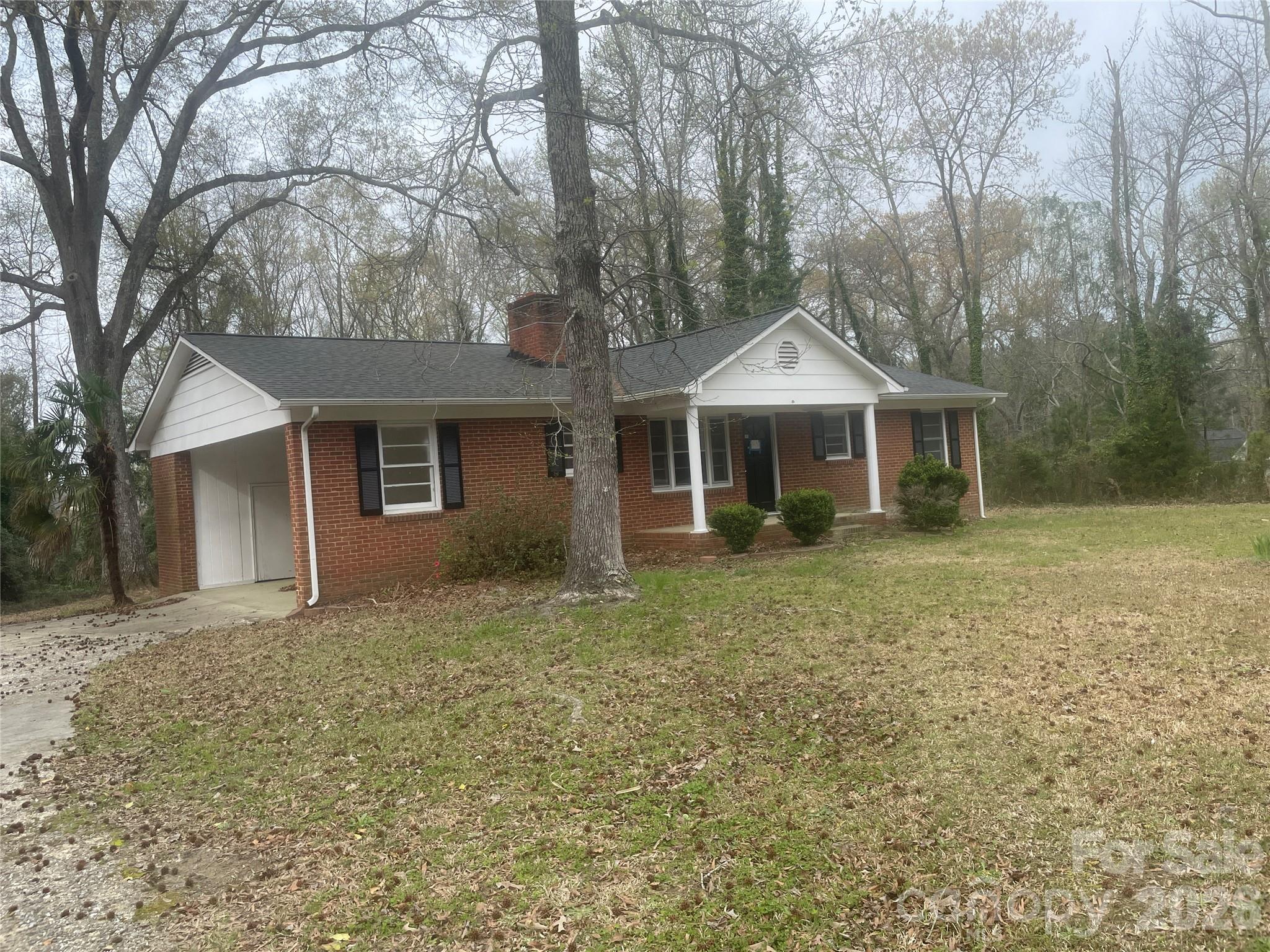 2801 Lyndell Way Property Photo 2