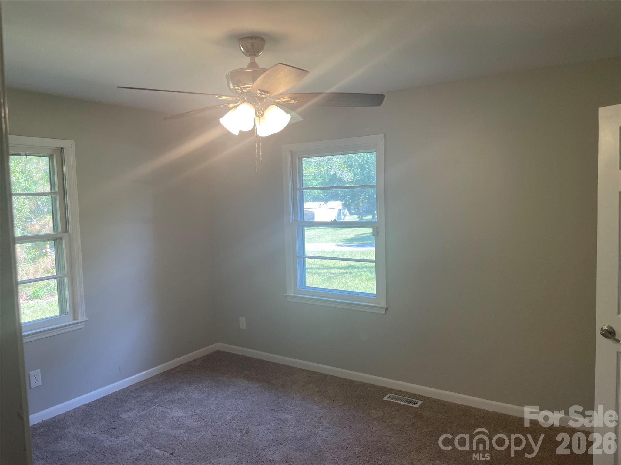 2801 Lyndell Way Property Photo 8