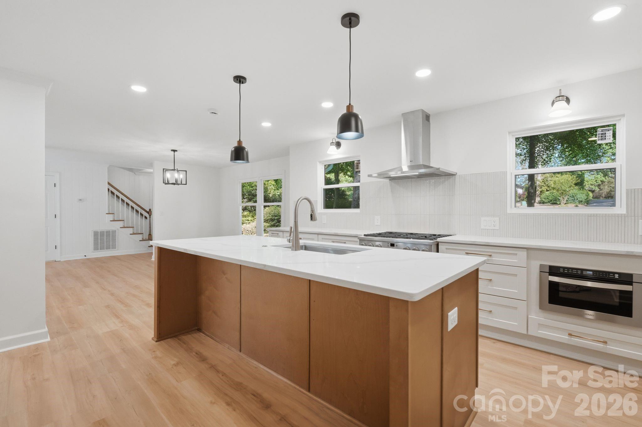 3323 Lincoln Lane Property Photo 4