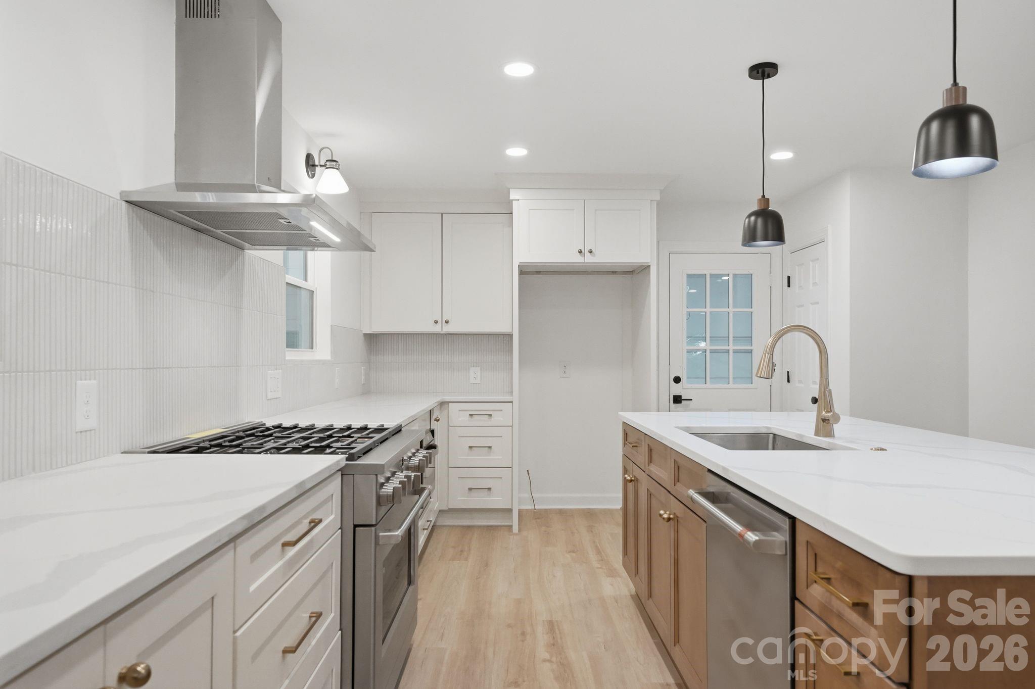 3323 Lincoln Lane Property Photo 6