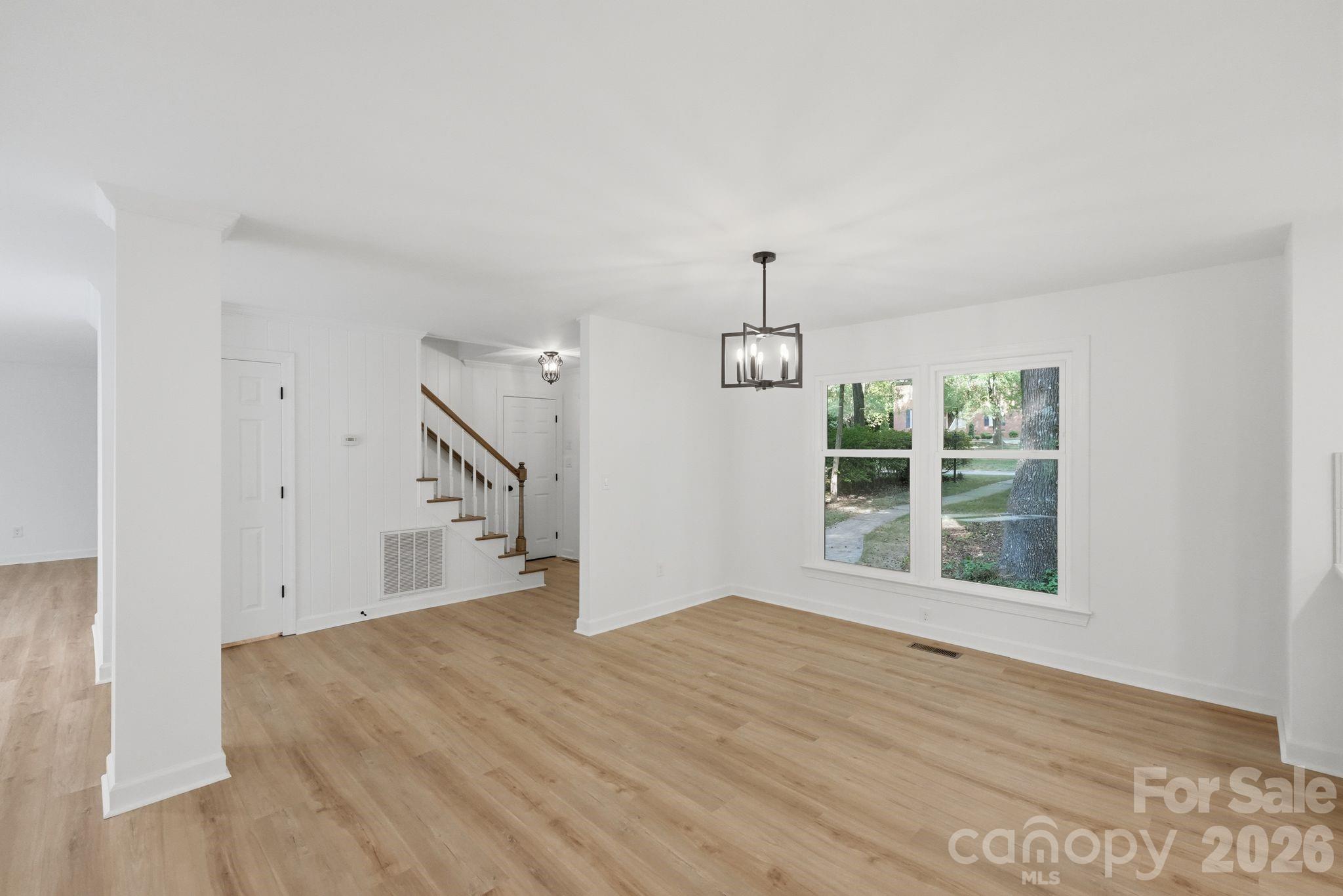 3323 Lincoln Lane Property Photo 10