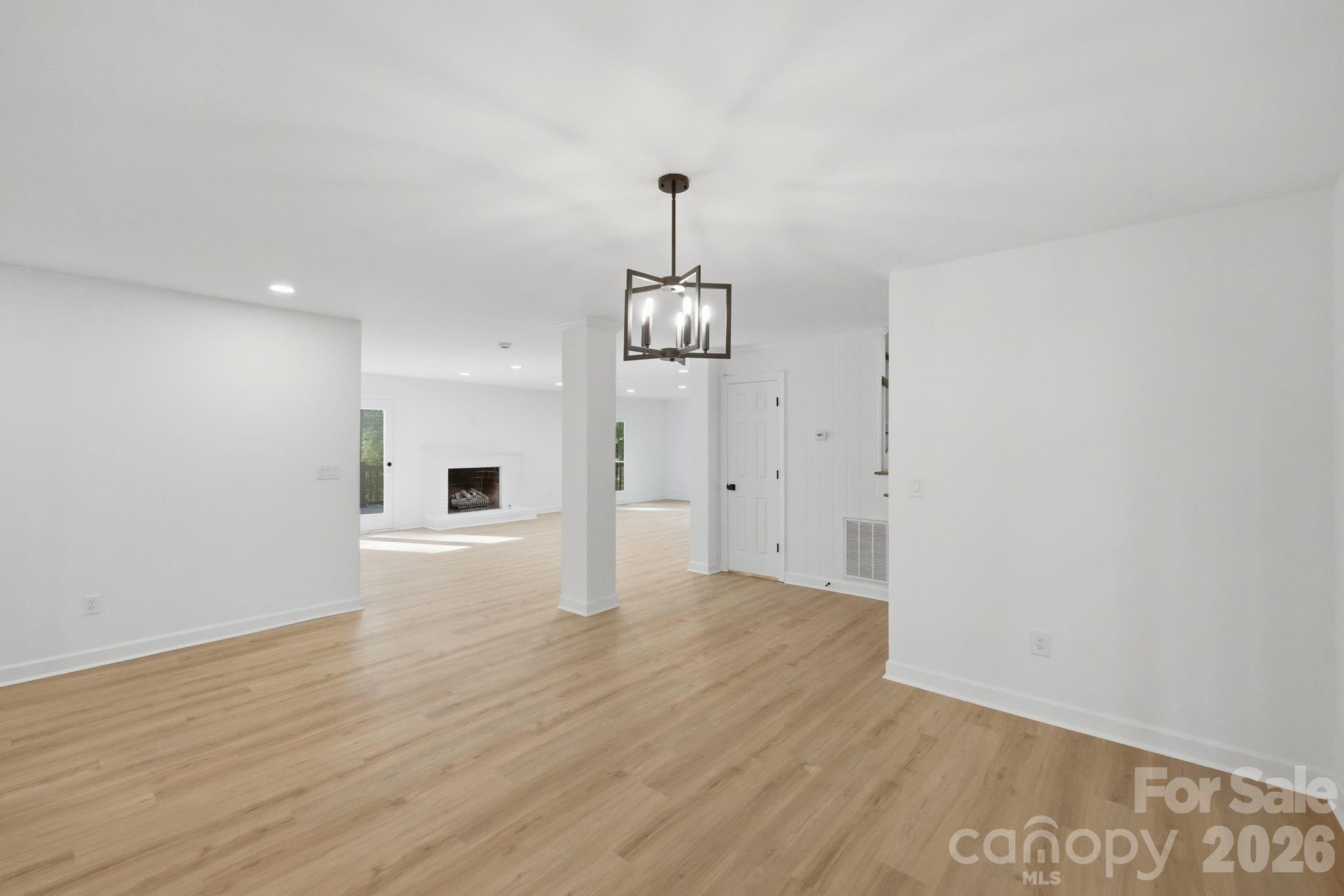 3323 Lincoln Lane Property Photo 12