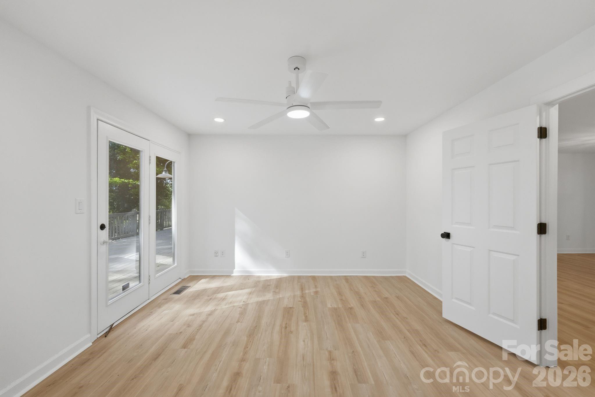 3323 Lincoln Lane Property Photo 26